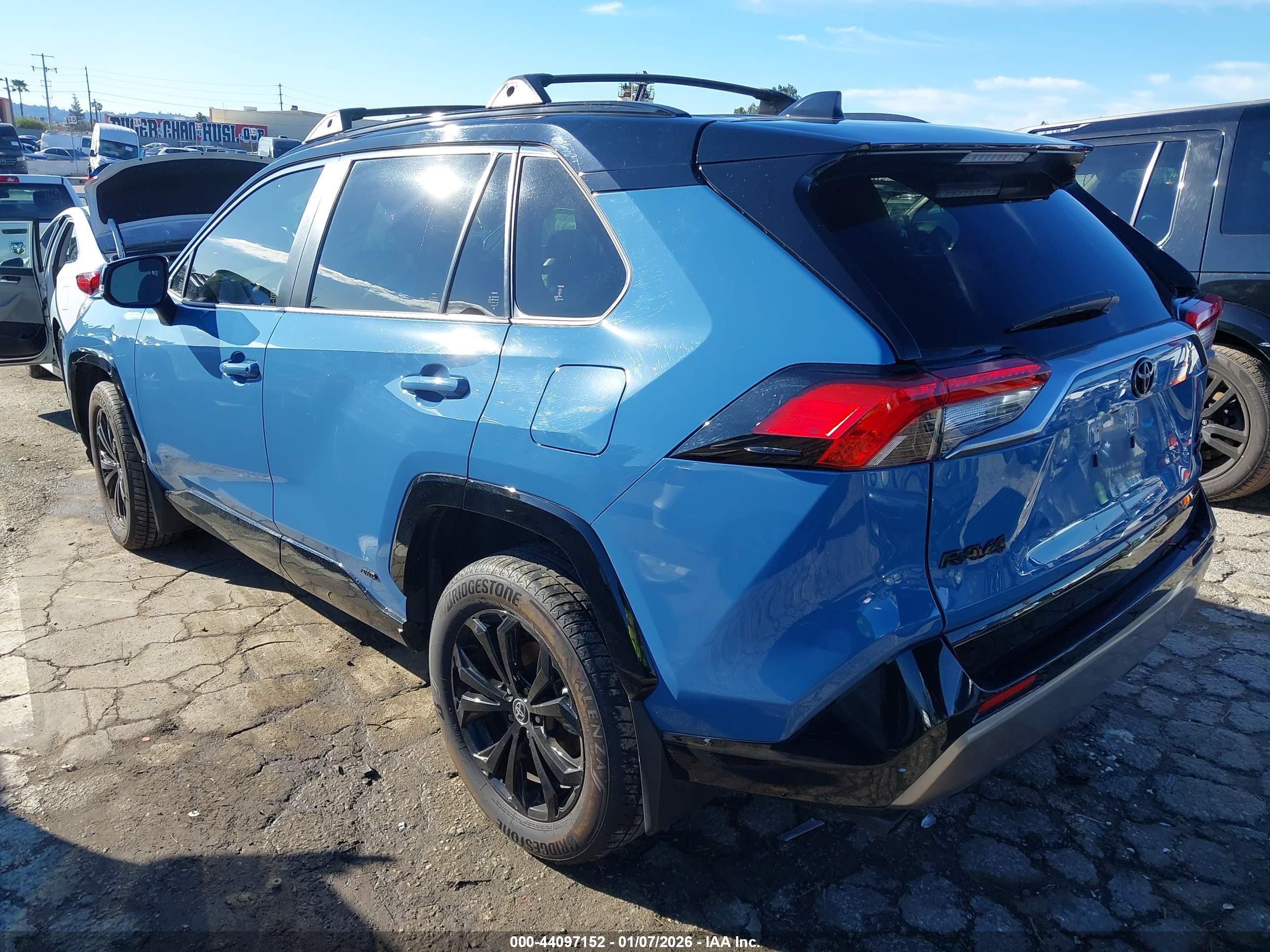 TOYOTA RAV4 image 3