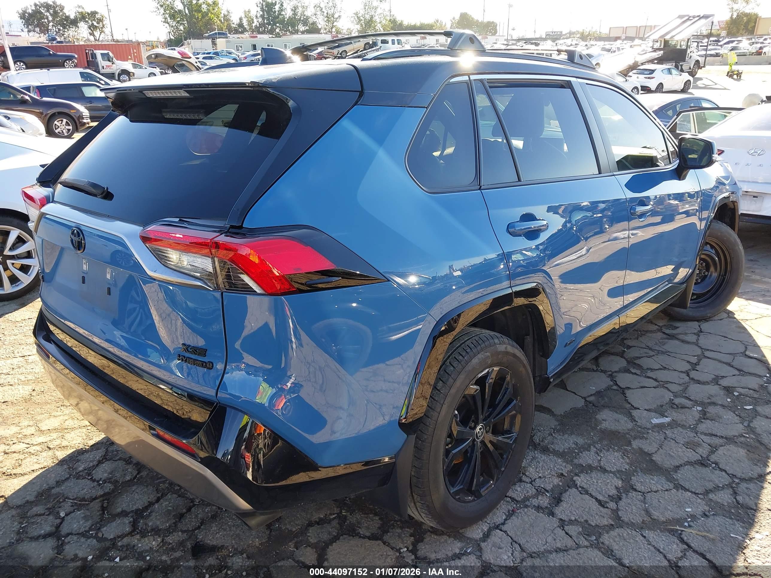 TOYOTA RAV4 image 4