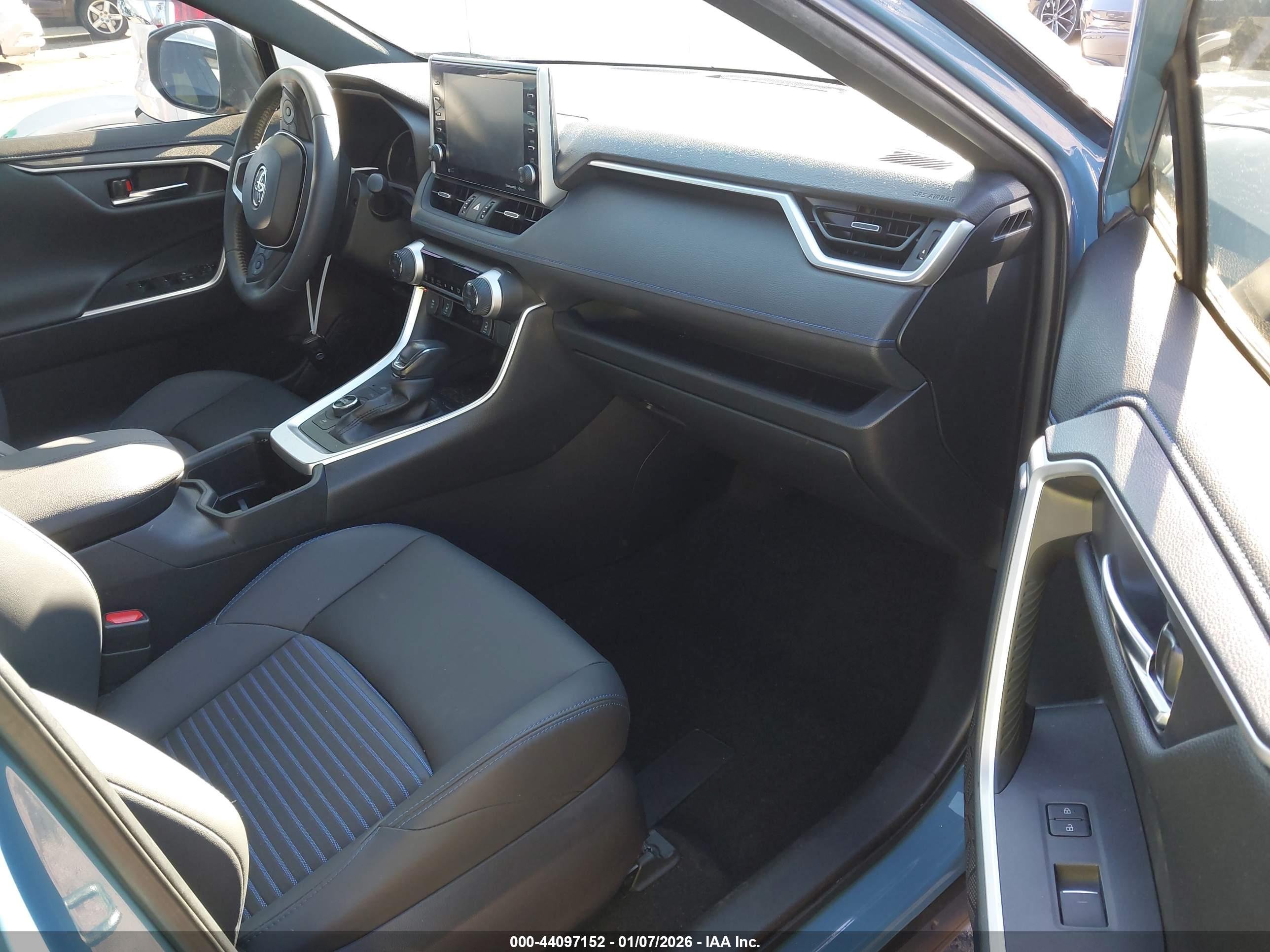 TOYOTA RAV4 image 5