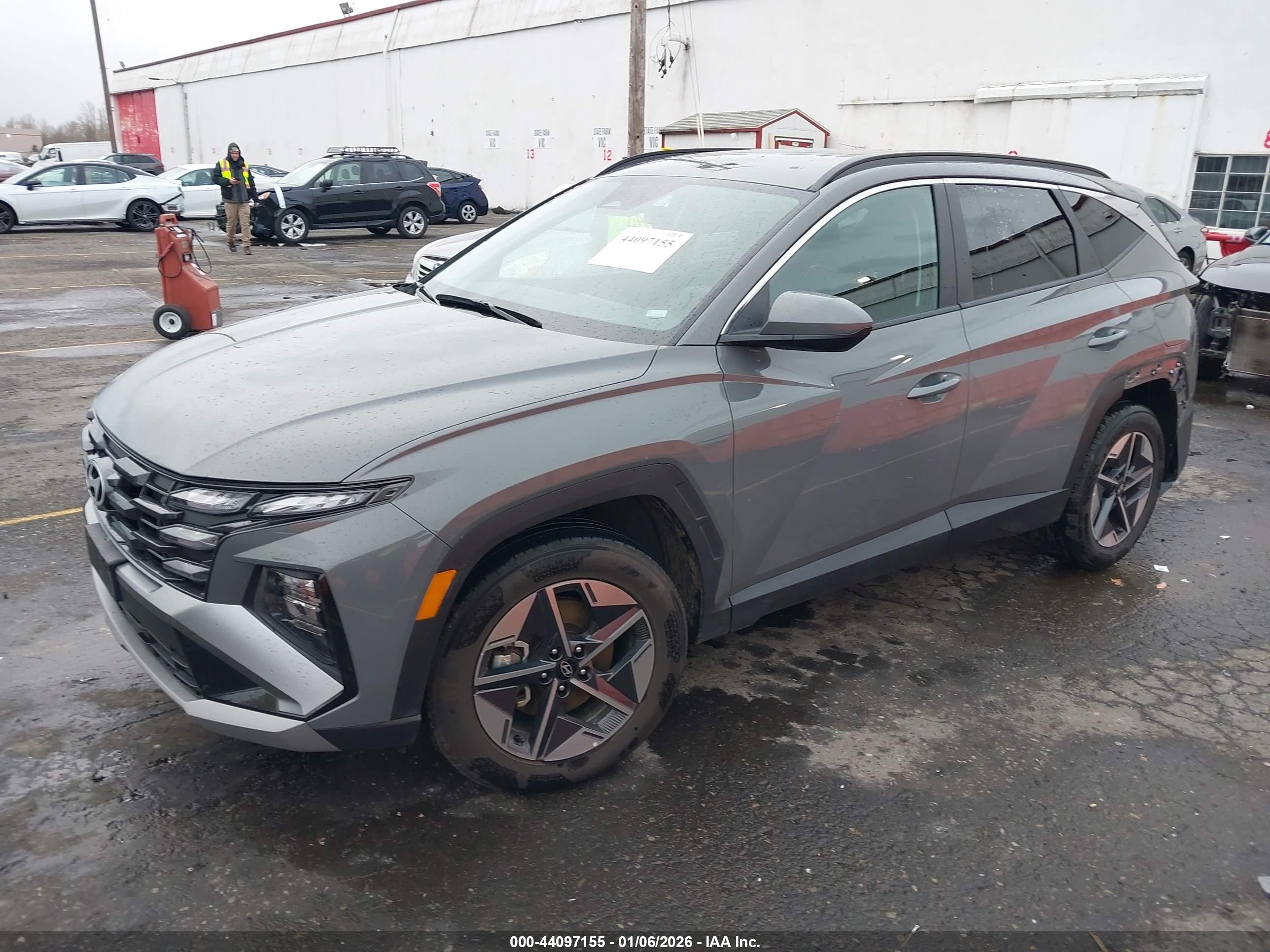 HYUNDAI TUCSON image 2