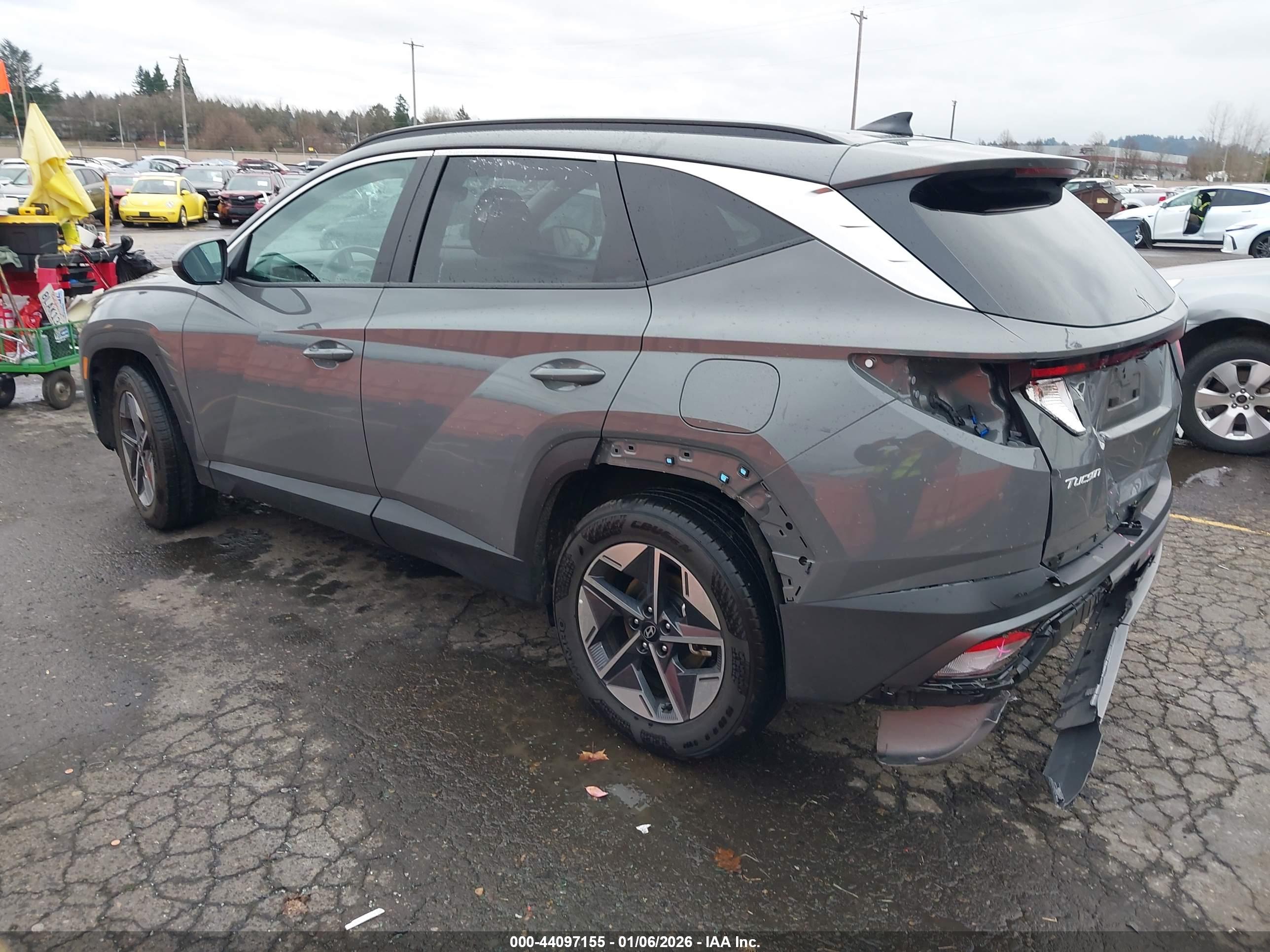 HYUNDAI TUCSON image 3