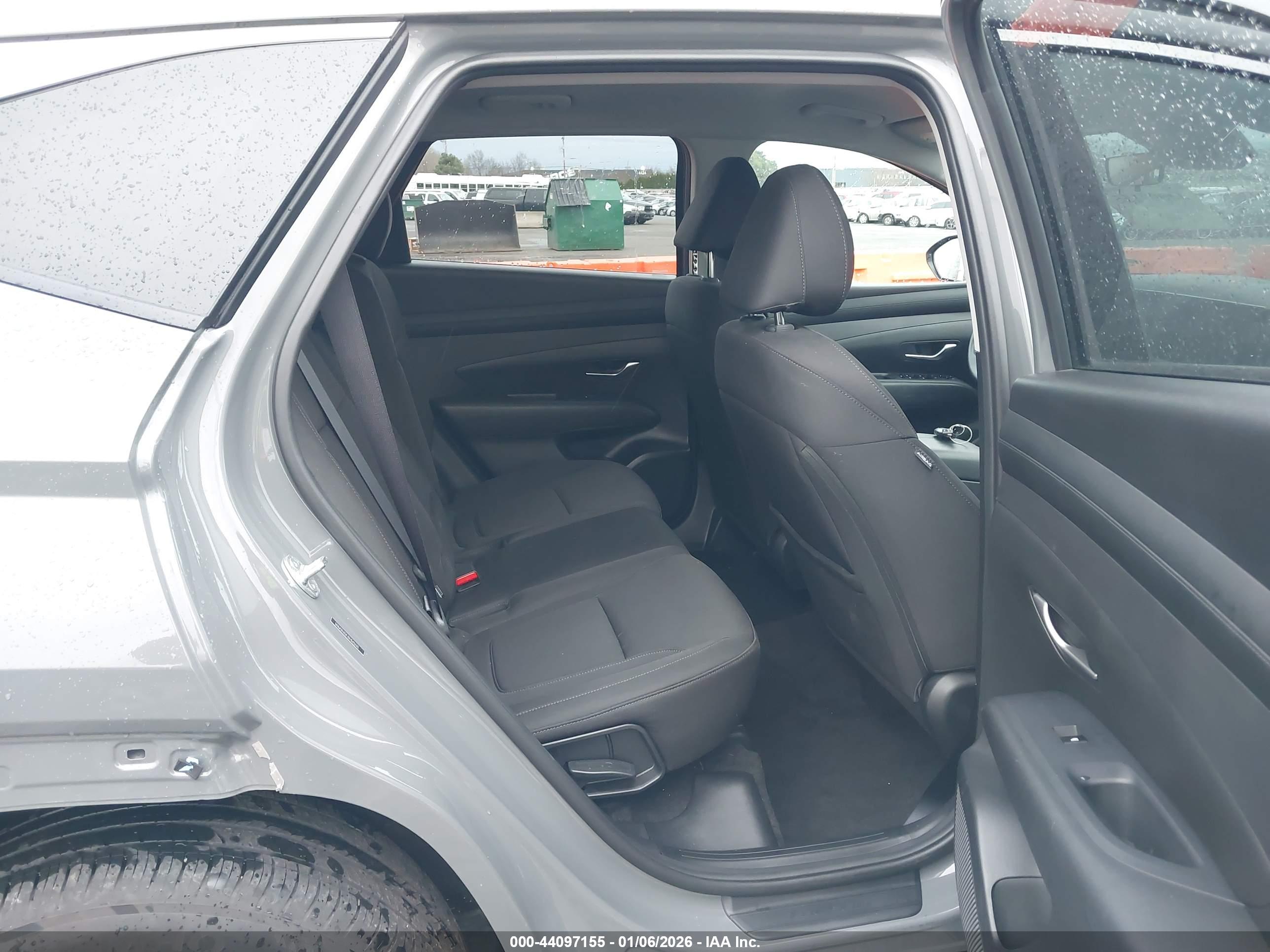 HYUNDAI TUCSON image 8