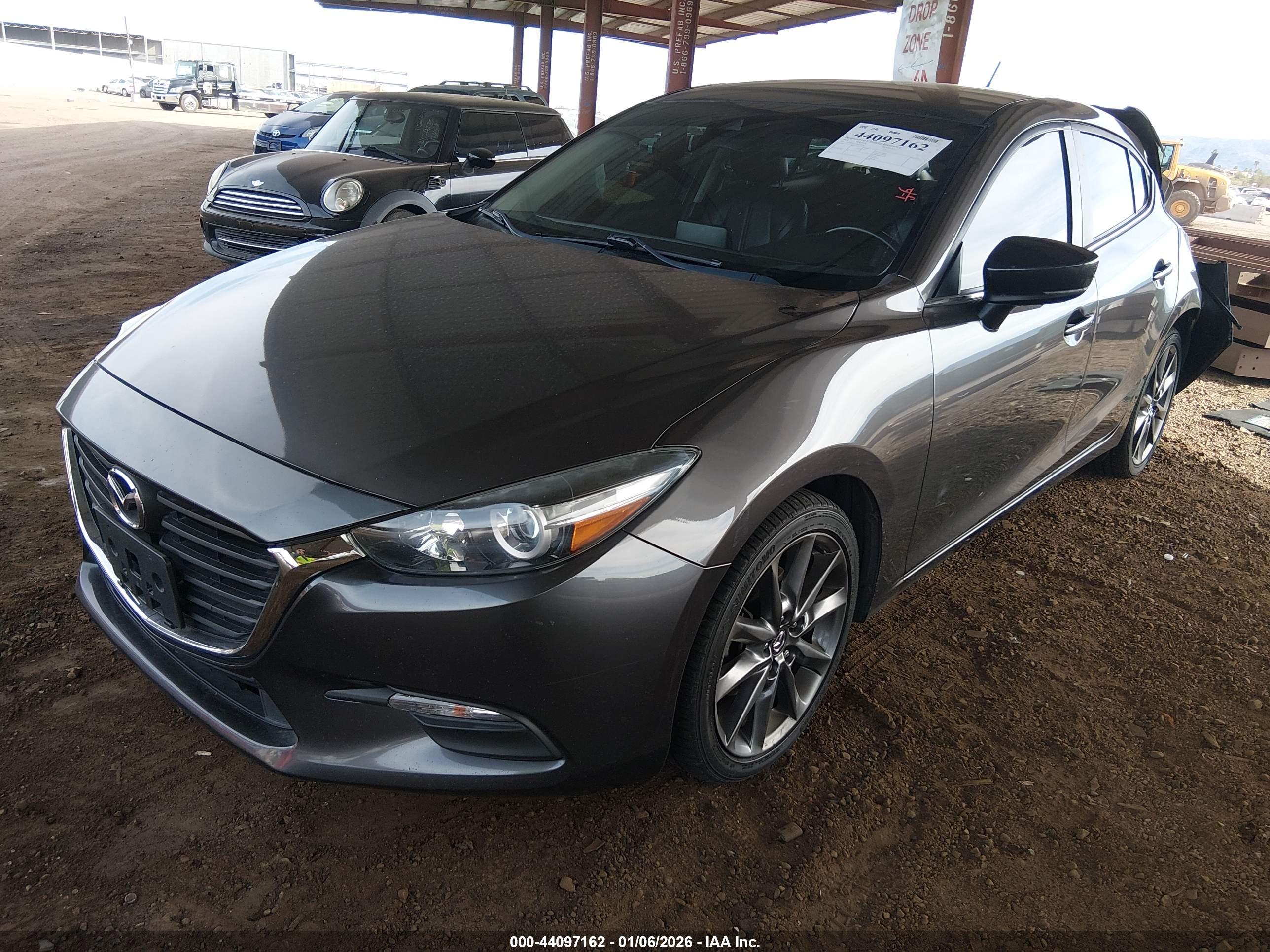 MAZDA MAZDA3 image 2