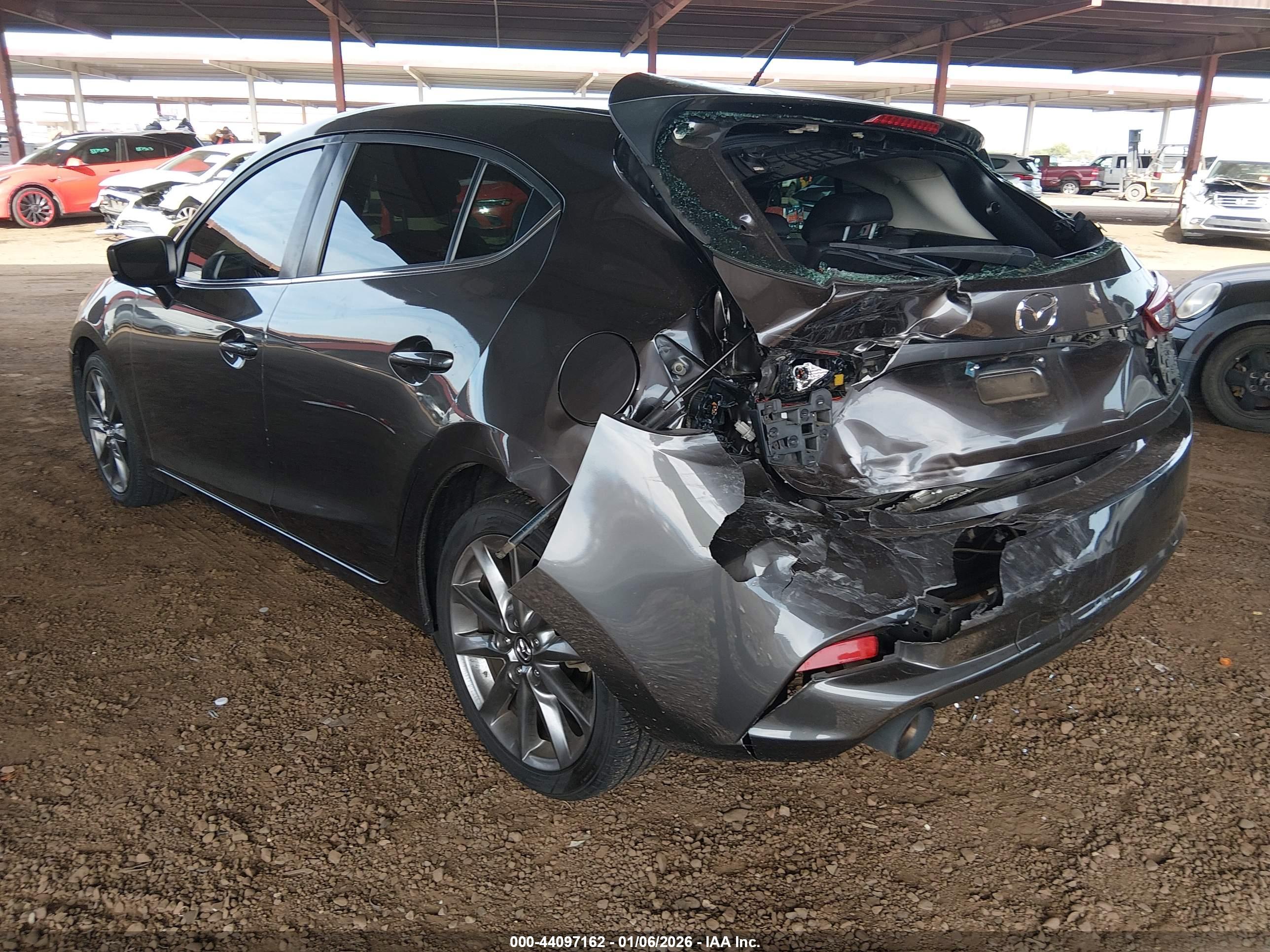 MAZDA MAZDA3 image 3