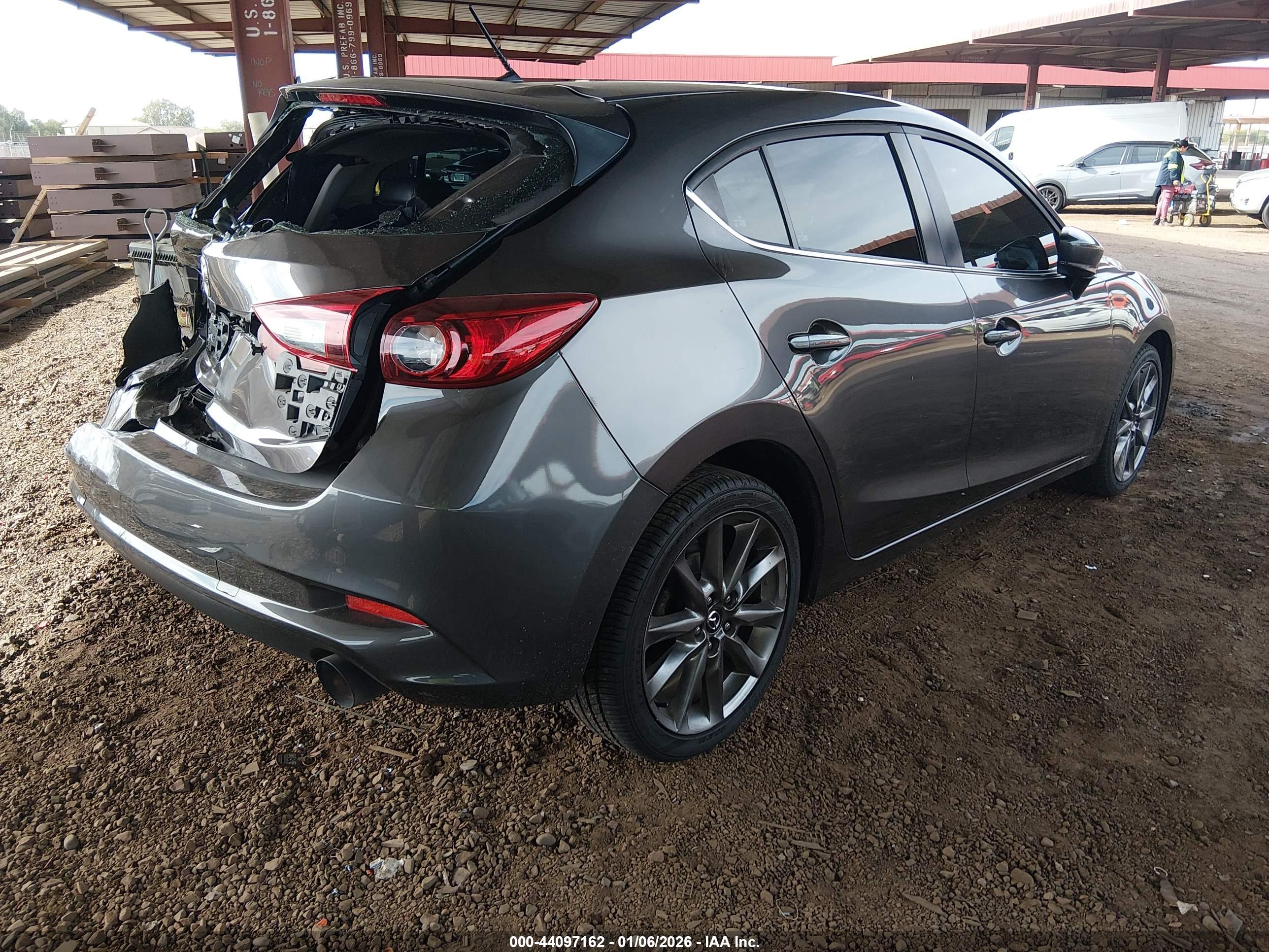 MAZDA MAZDA3 image 4