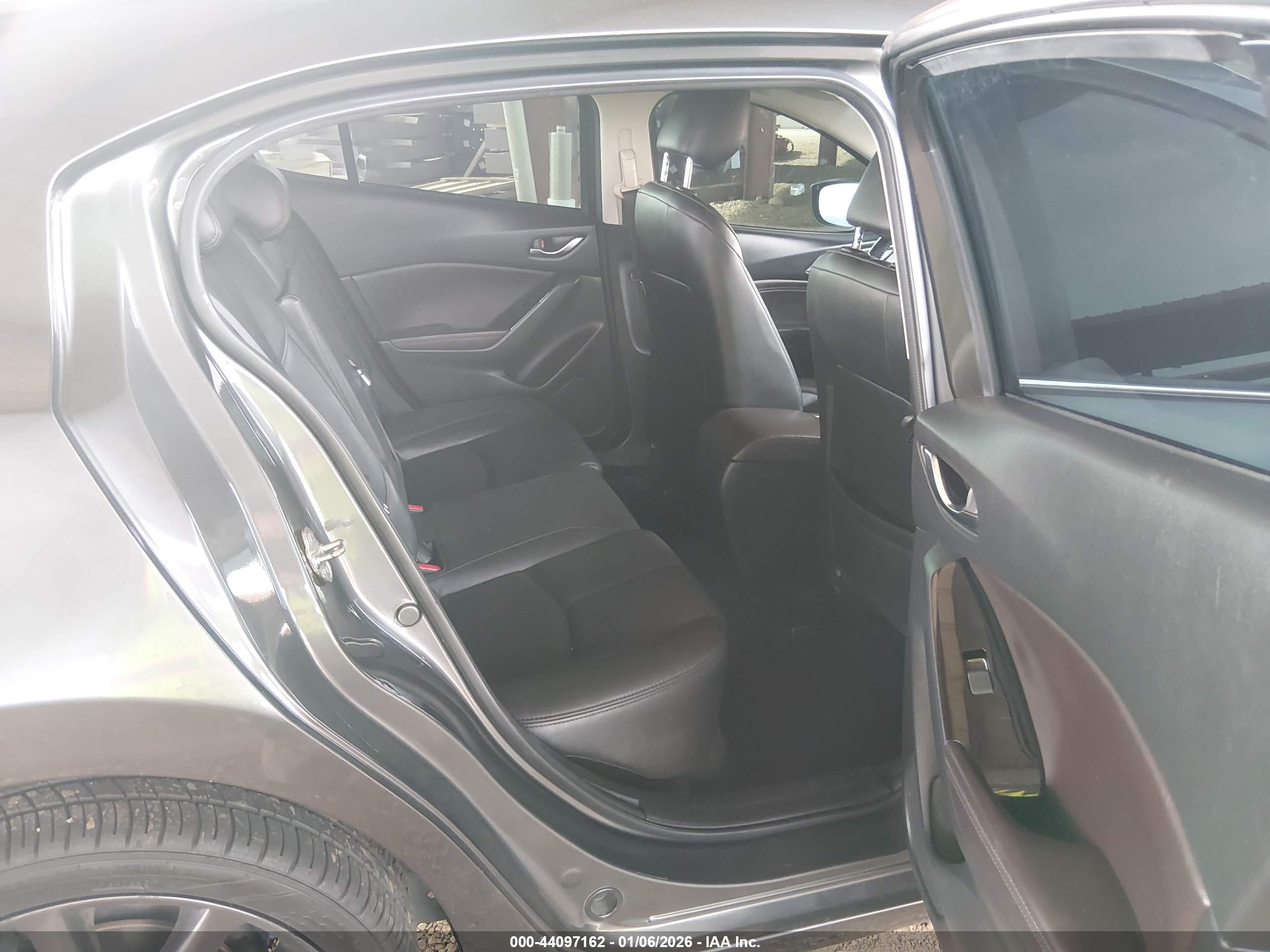 MAZDA MAZDA3 image 8