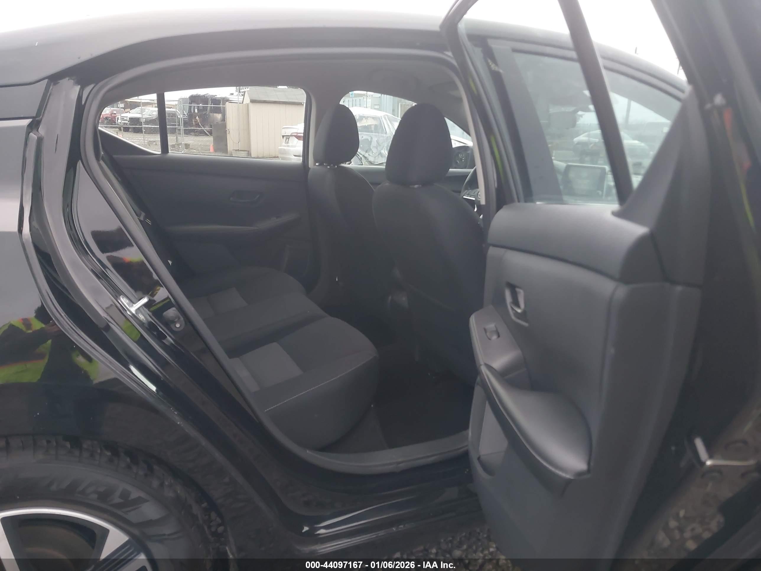 NISSAN SENTRA image 8