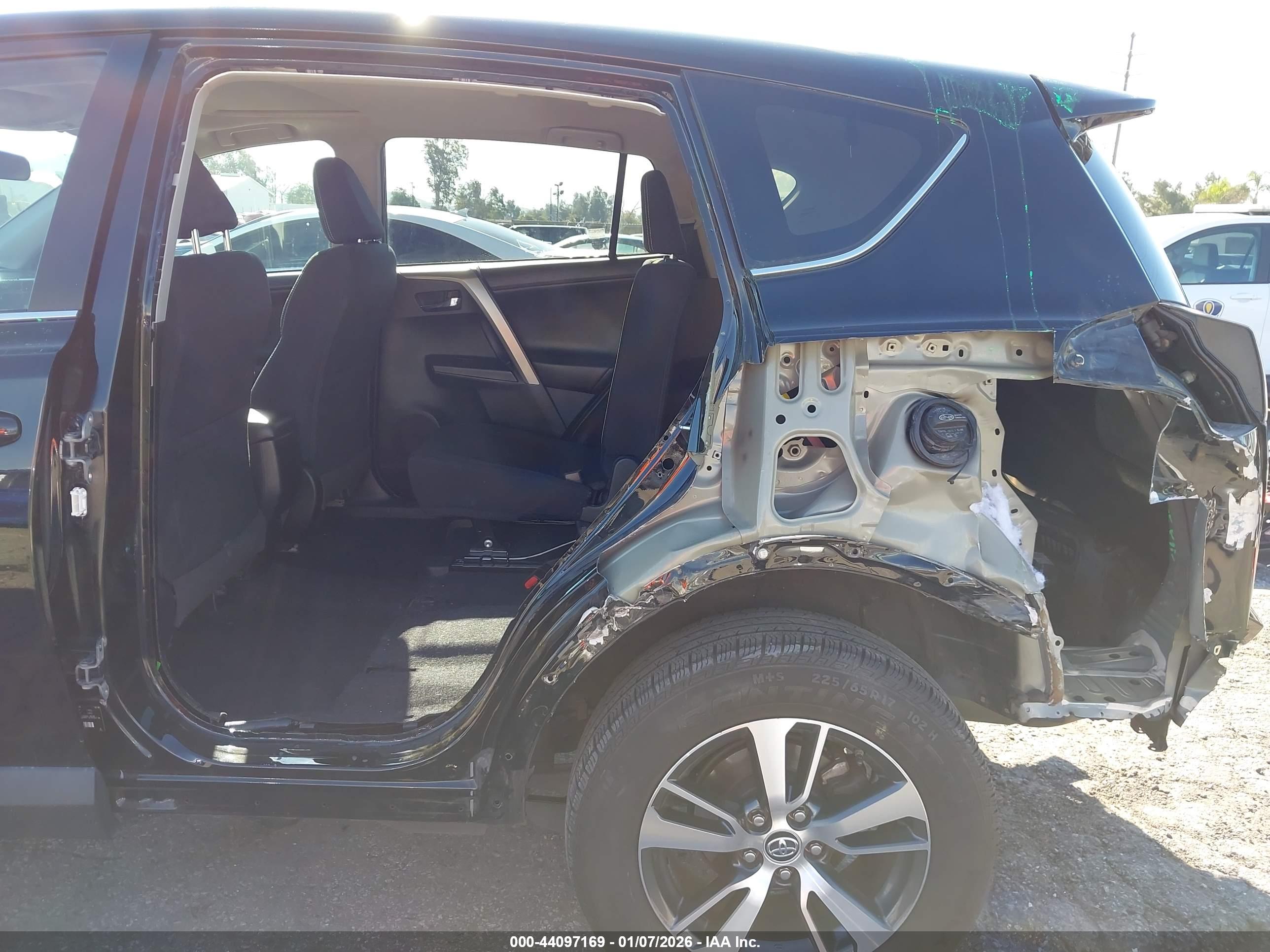 TOYOTA RAV4 image 6