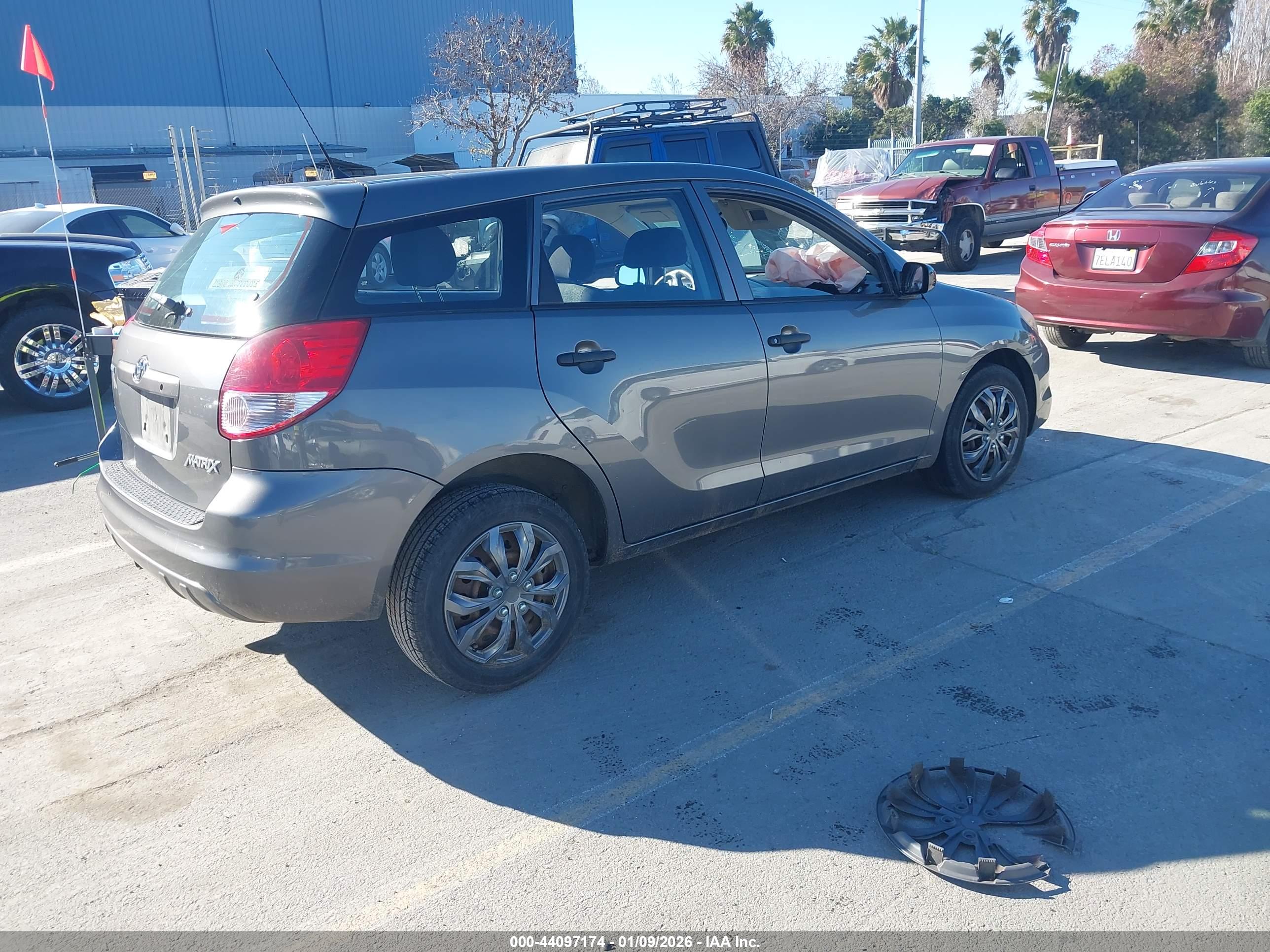 TOYOTA MATRIX image 4