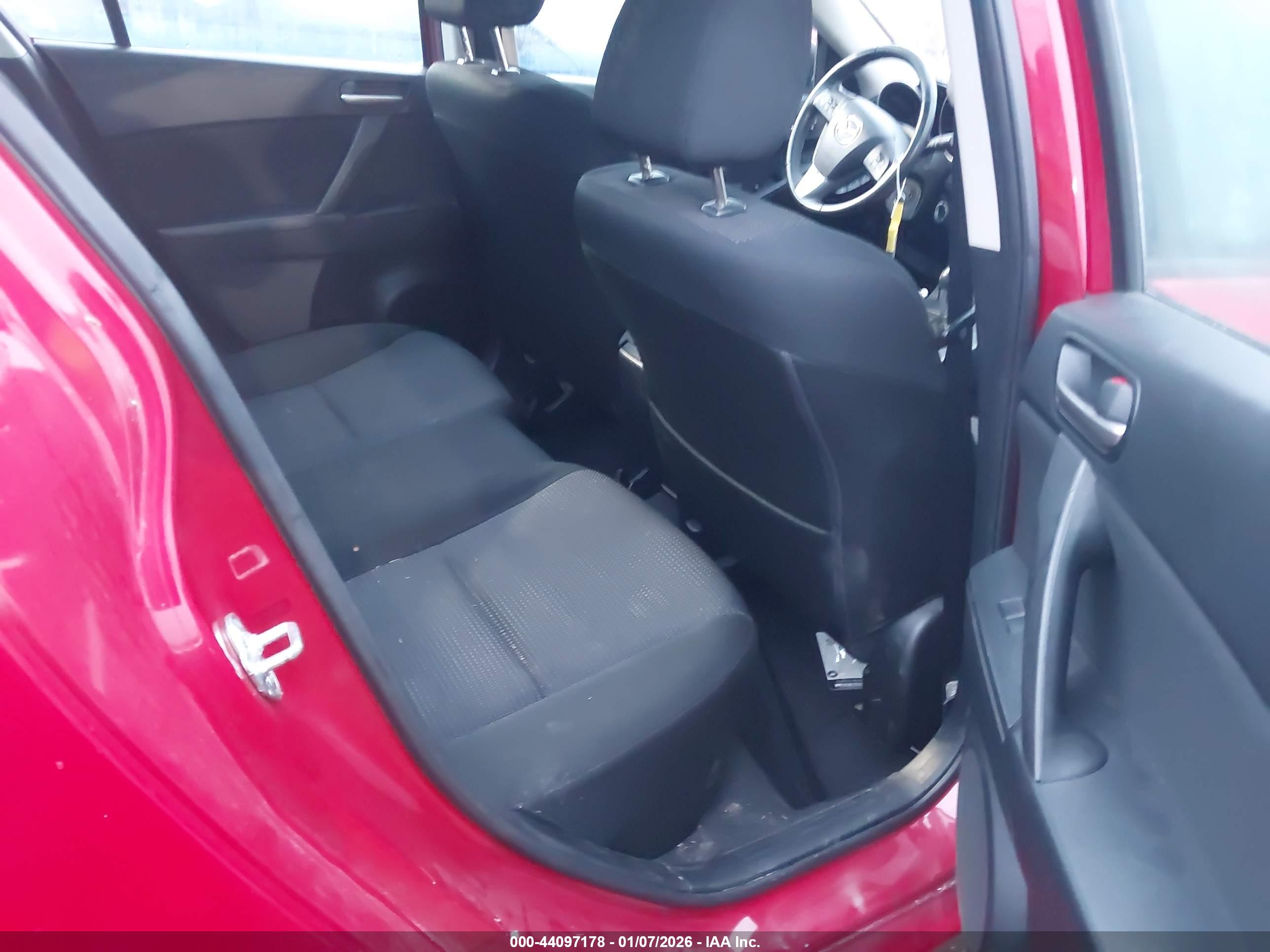 MAZDA MAZDA3 image 8