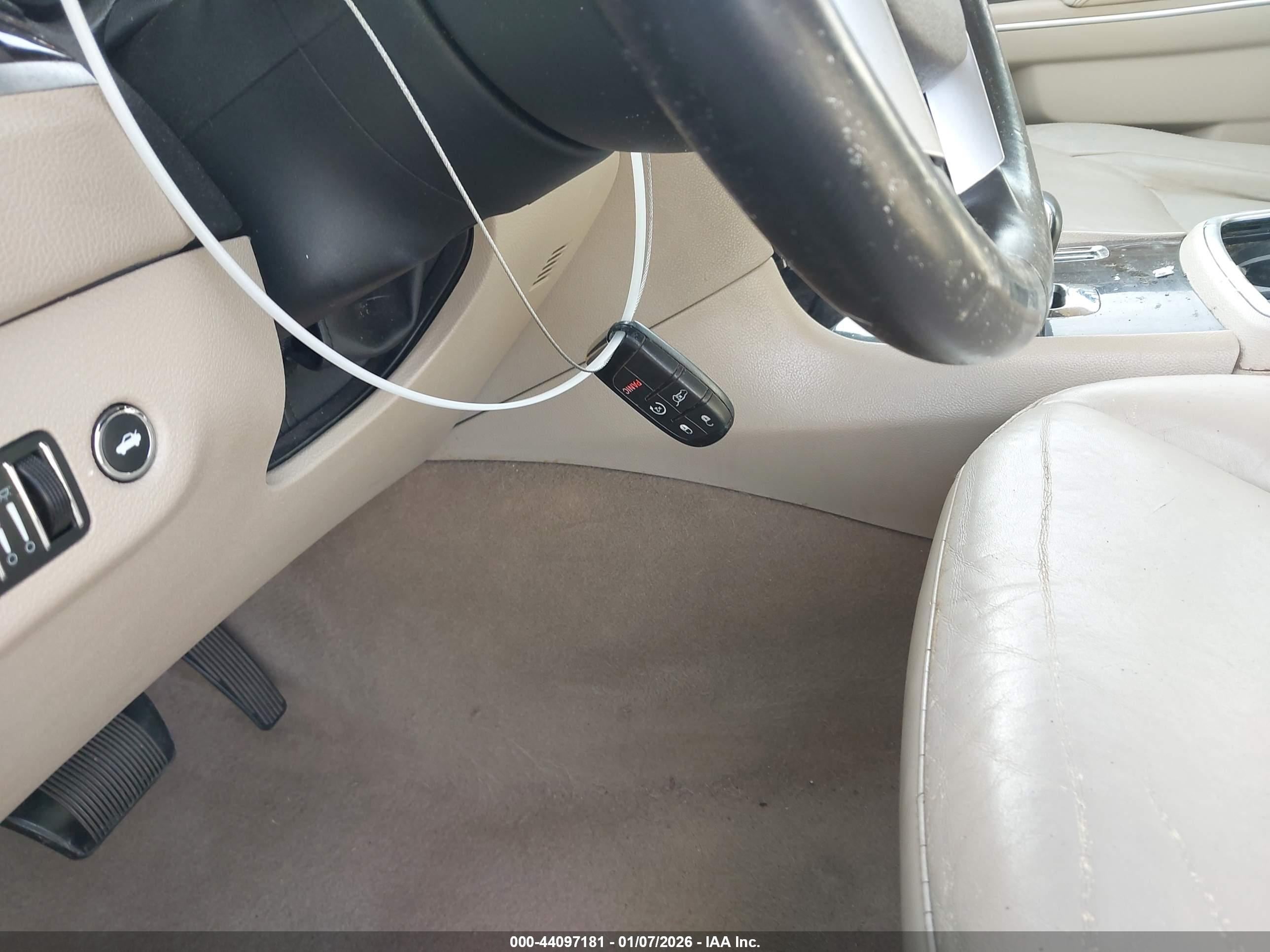 CHRYSLER 300 image 11