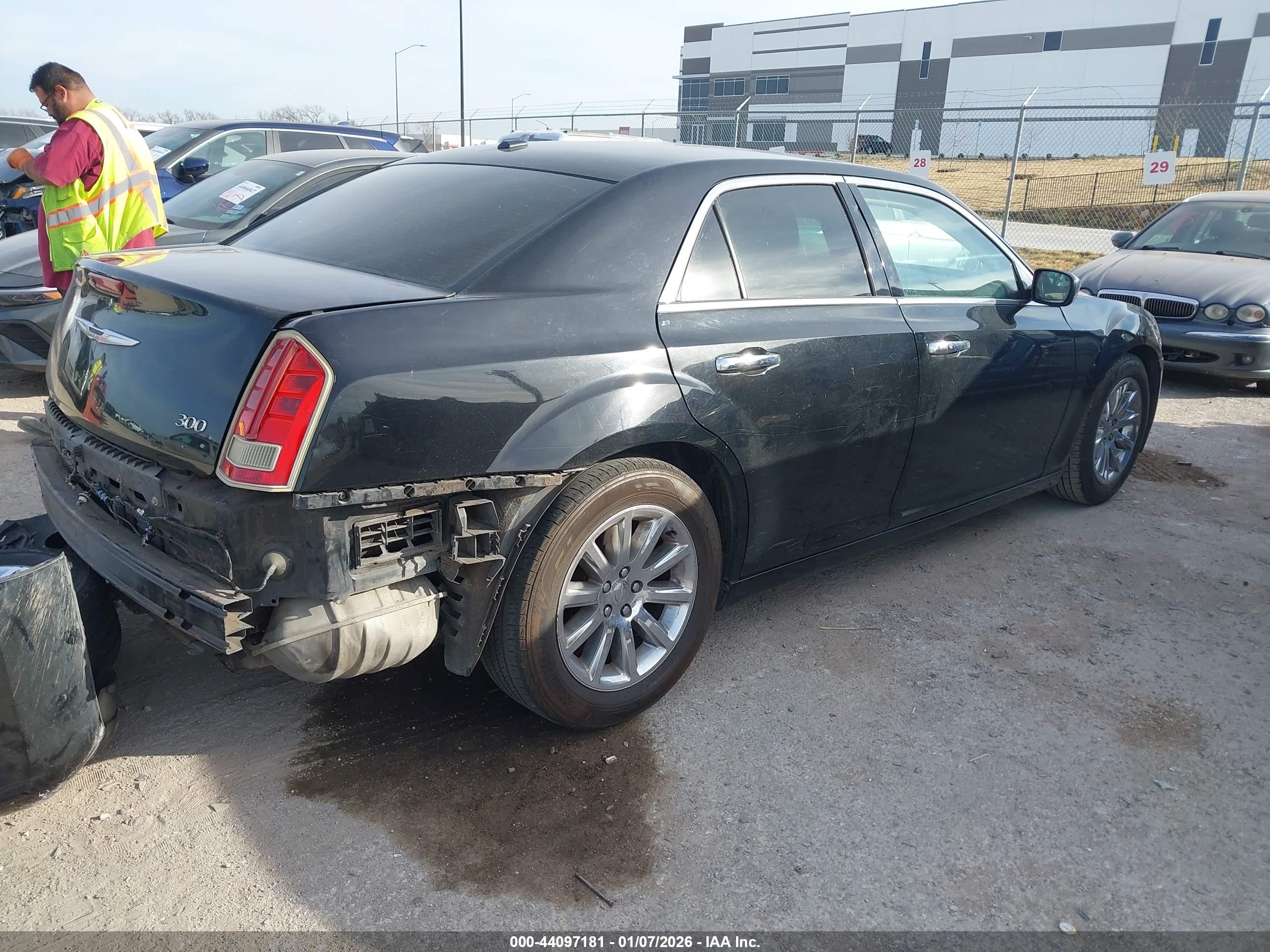 CHRYSLER 300 image 4