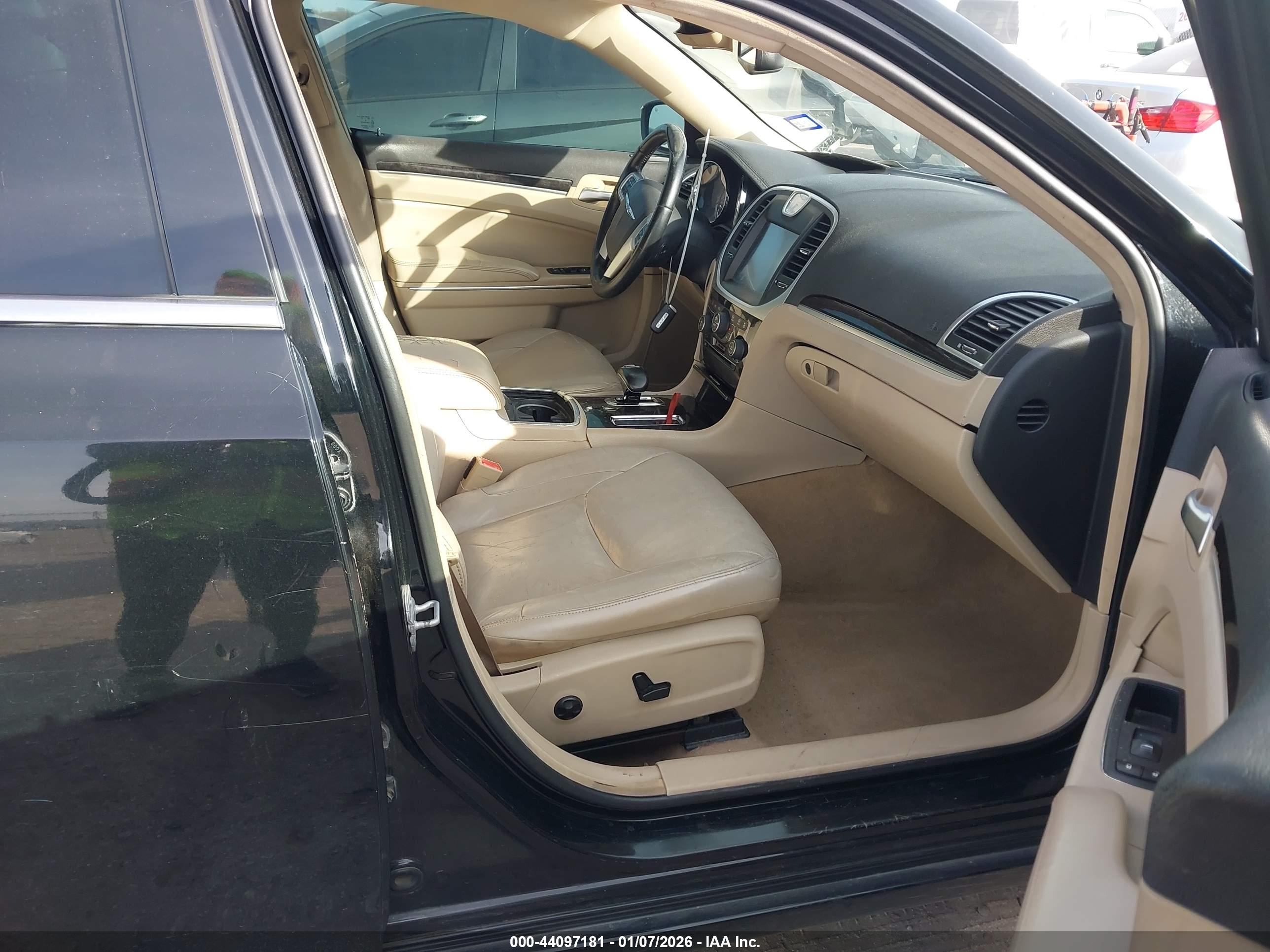 CHRYSLER 300 image 5