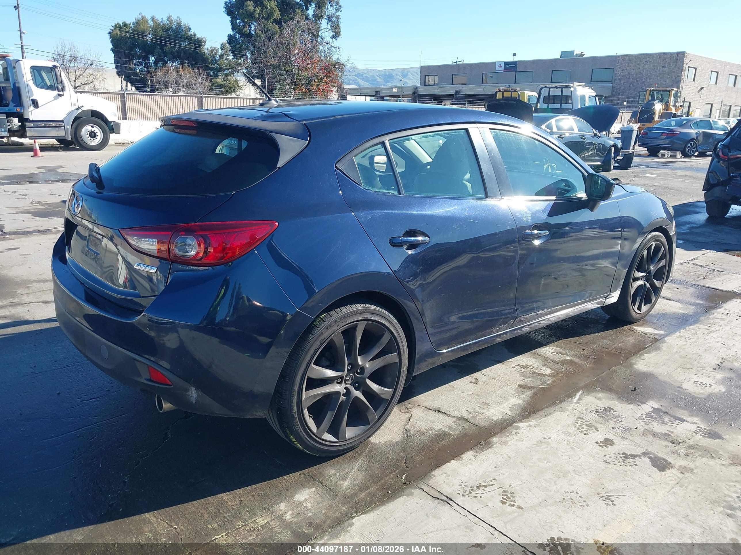 MAZDA MAZDA3 image 4