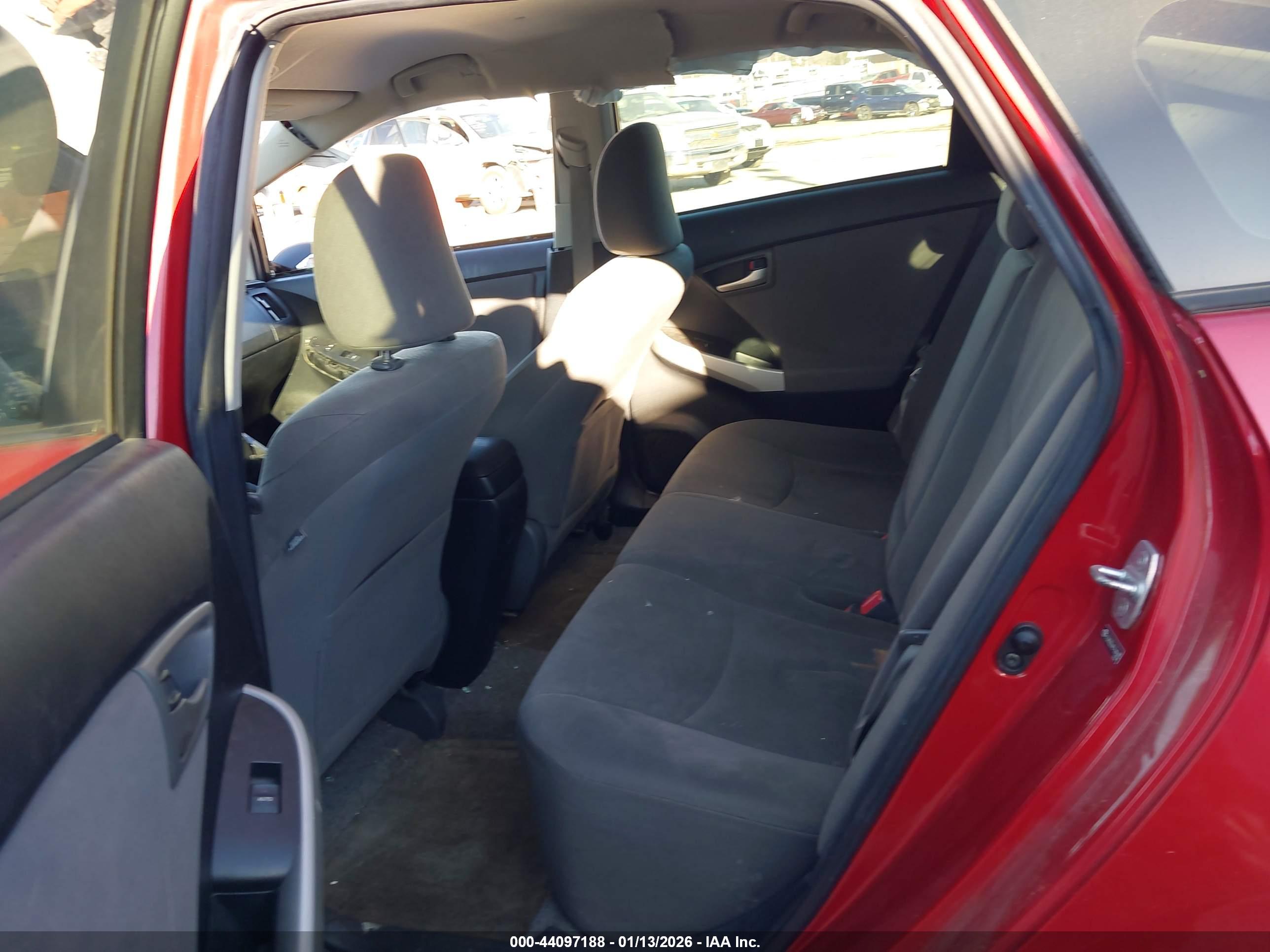 TOYOTA PRIUS image 8