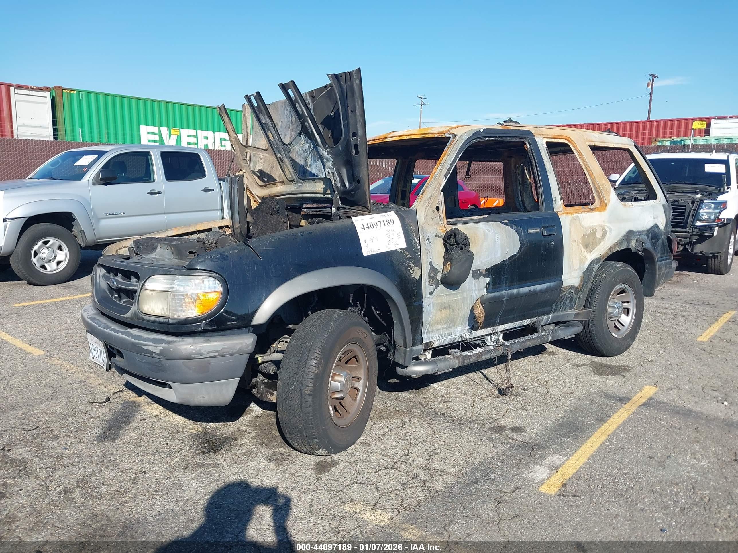 FORD EXPLORER image 2