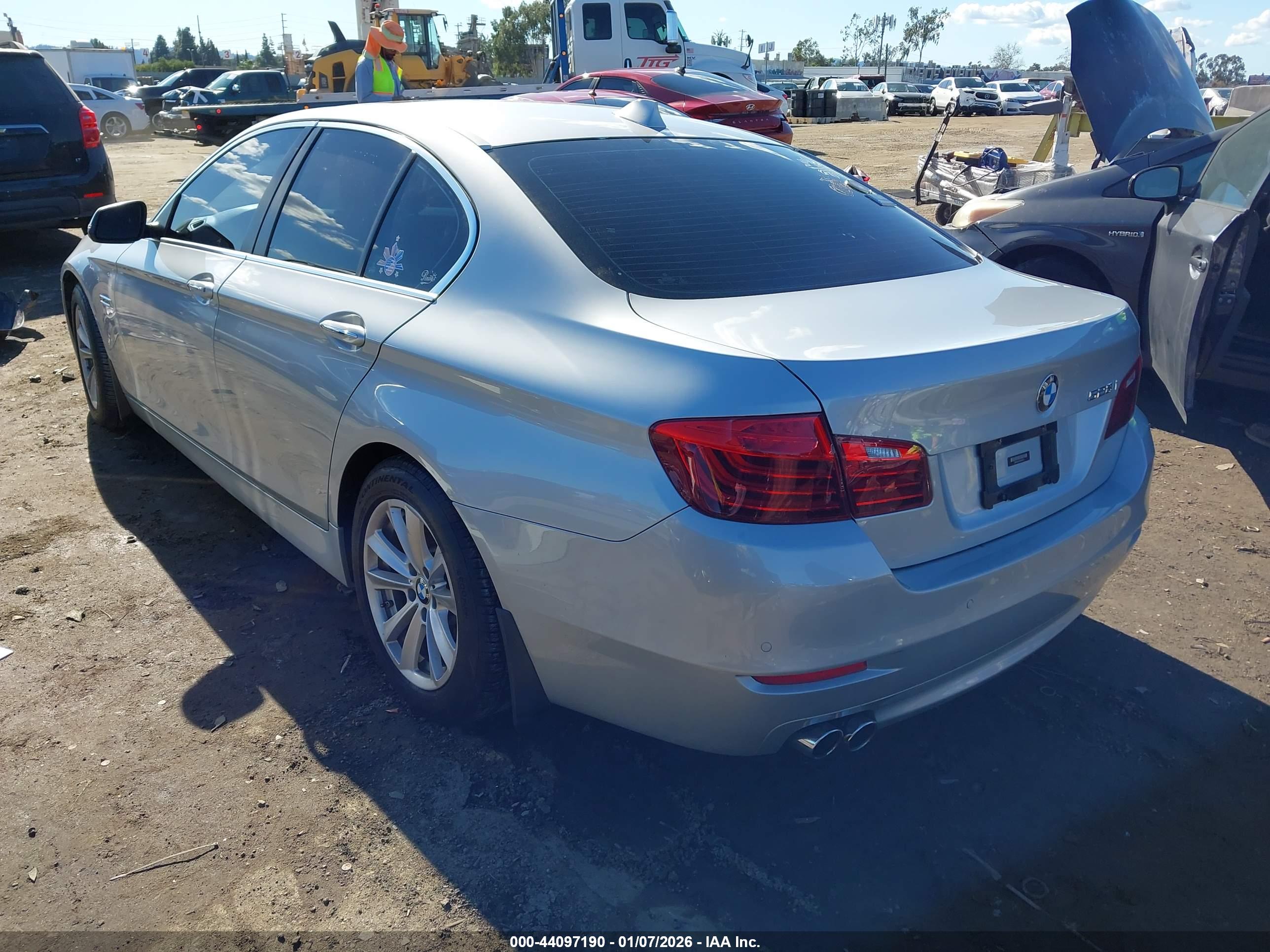 BMW 528I image 3