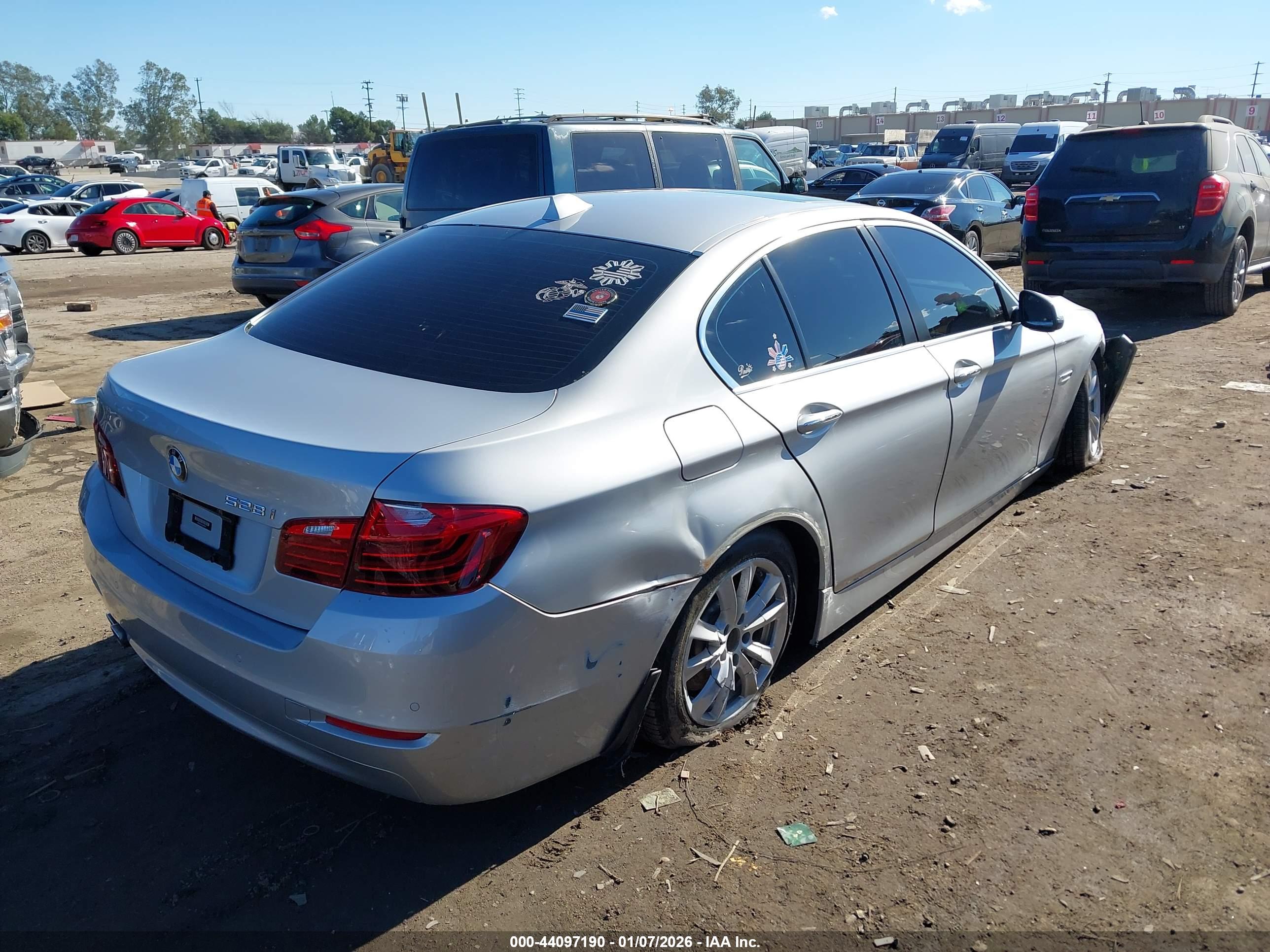 BMW 528I image 4