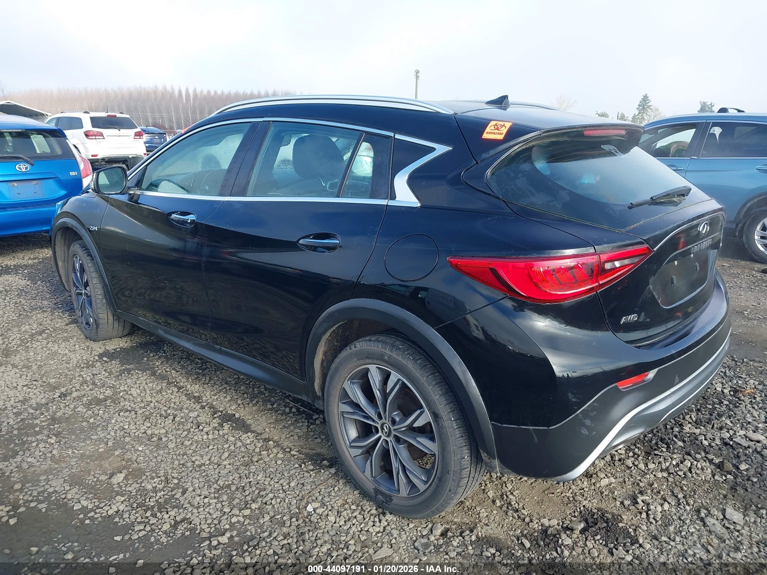 INFINITI QX30 image 3