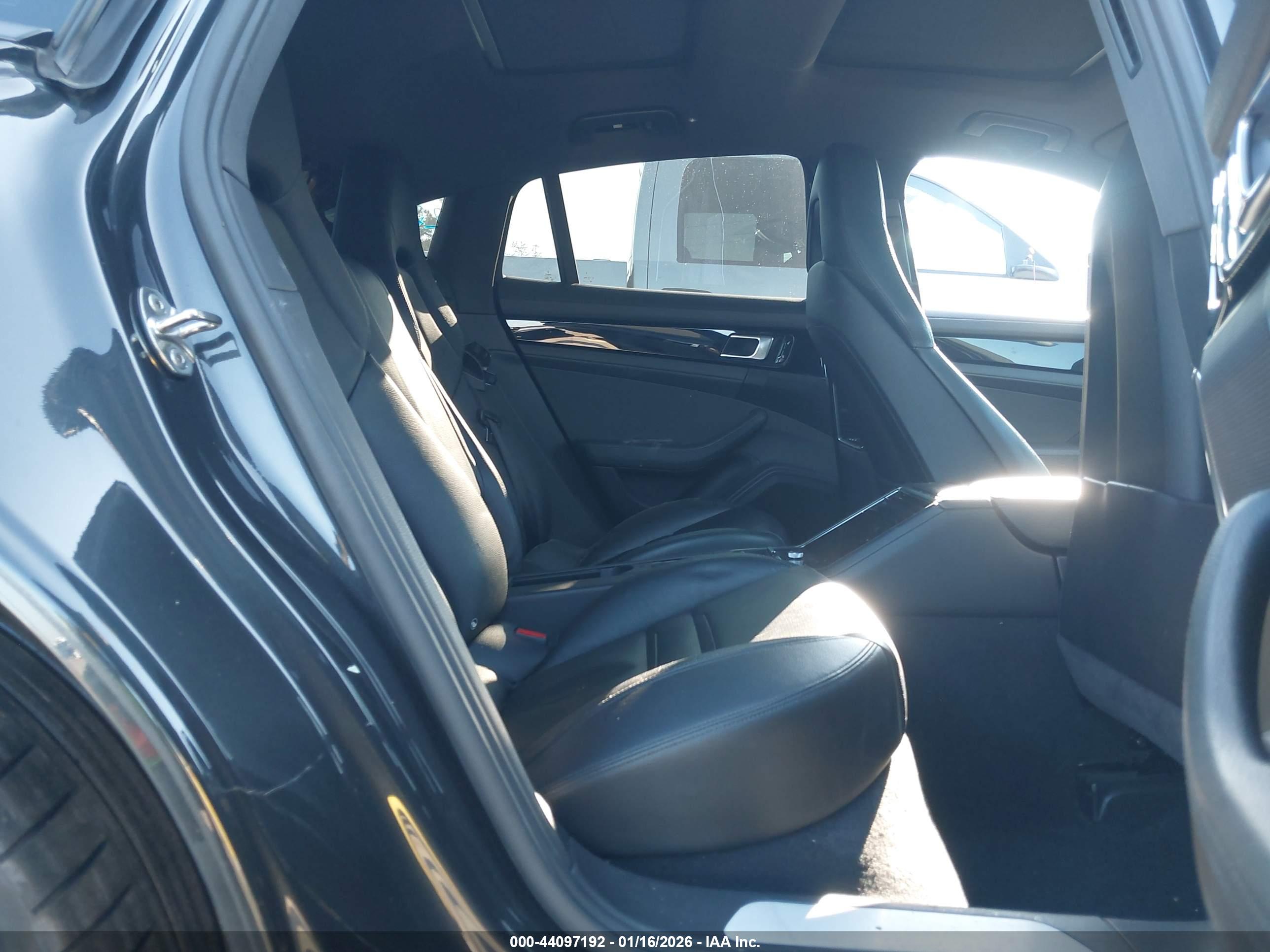 PORSCHE PANAMERA image 8