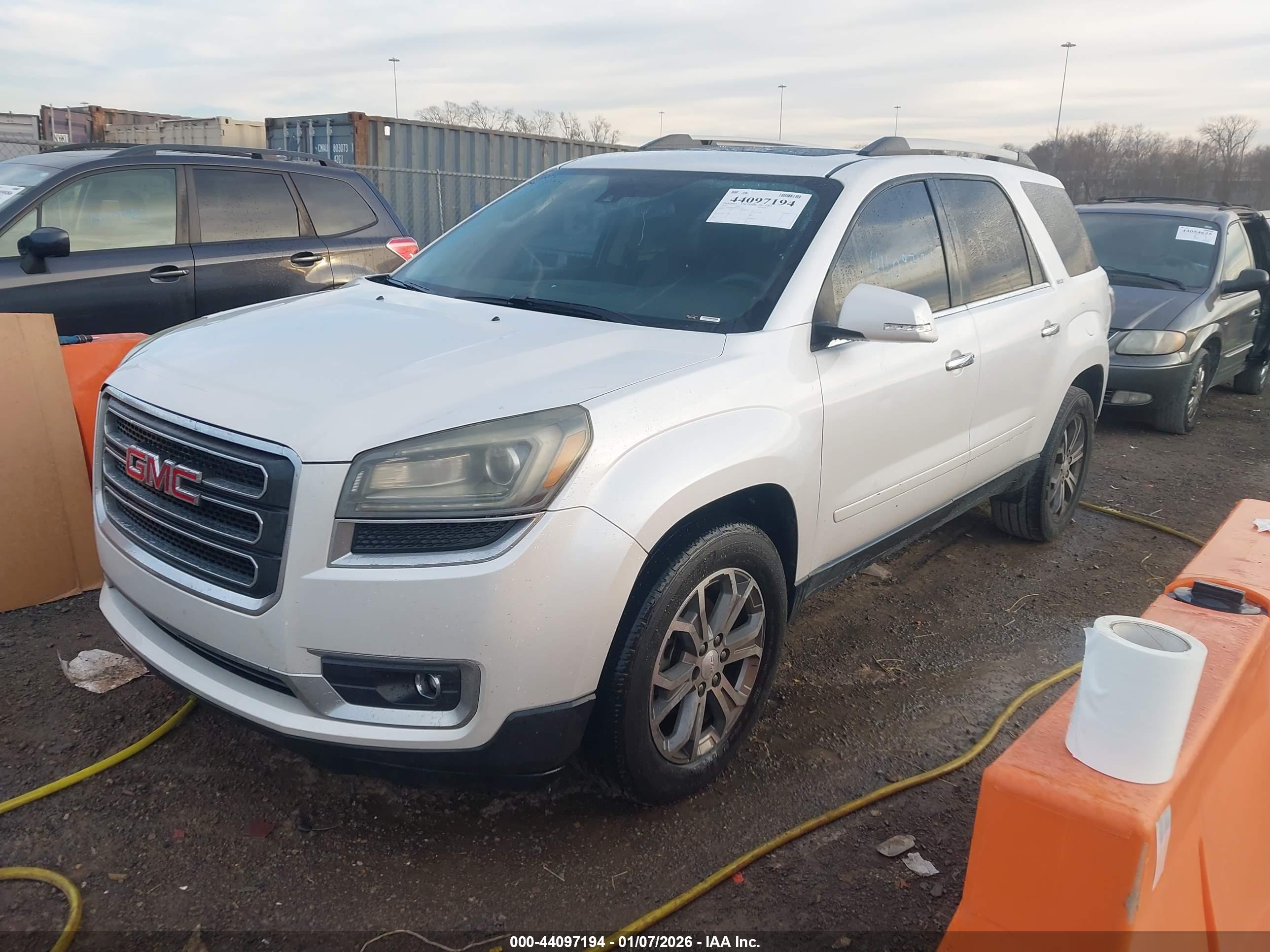 GMC ACADIA image 2