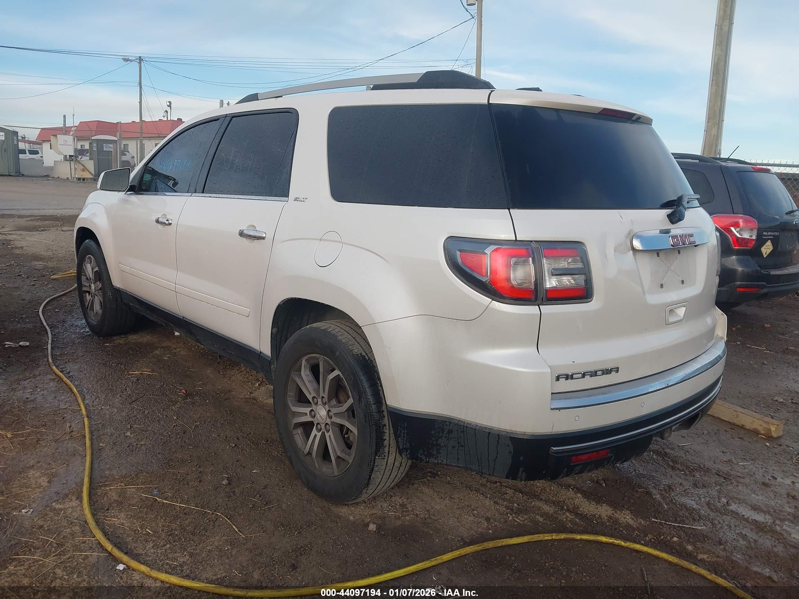 GMC ACADIA image 3