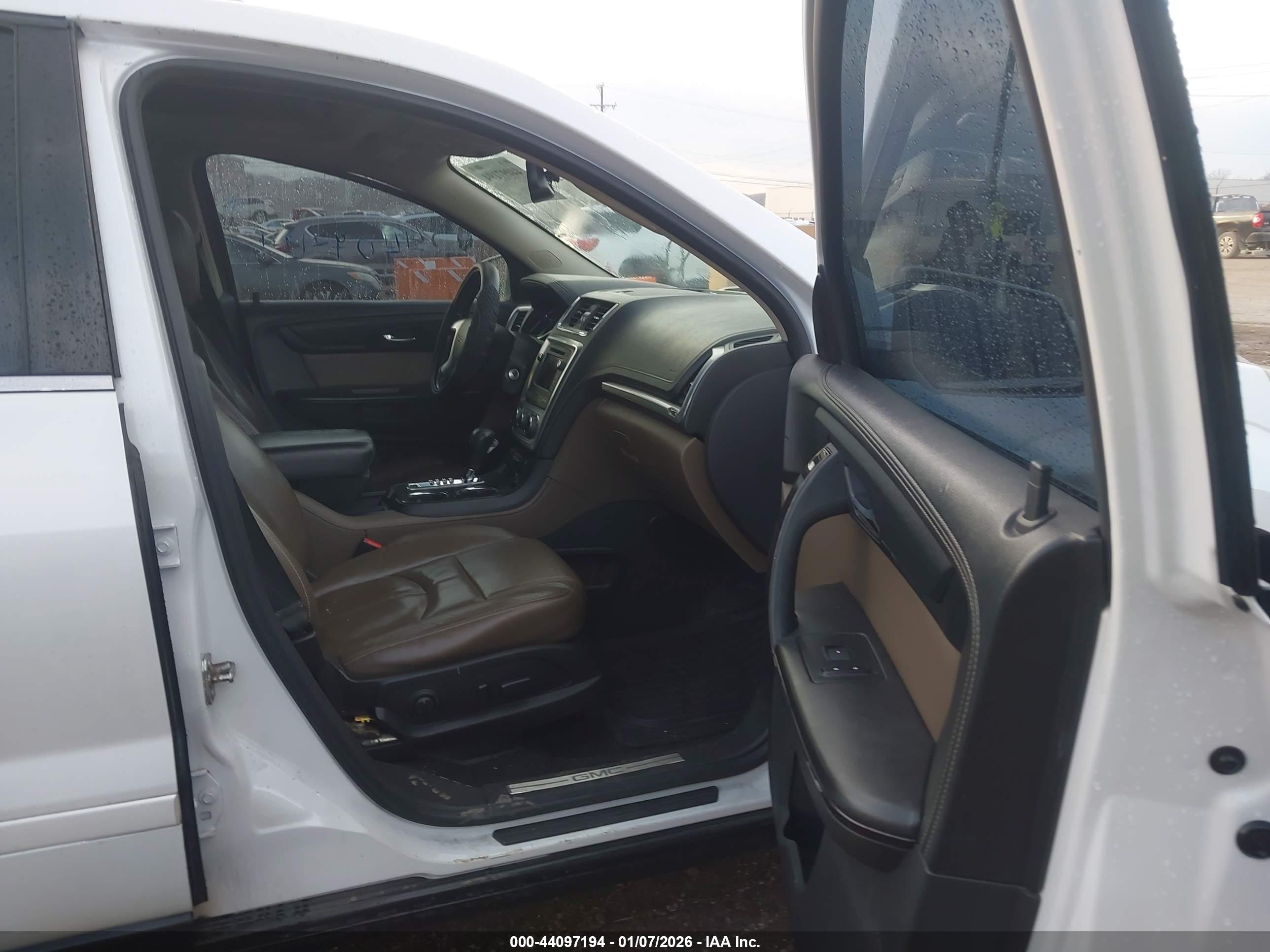 GMC ACADIA image 5