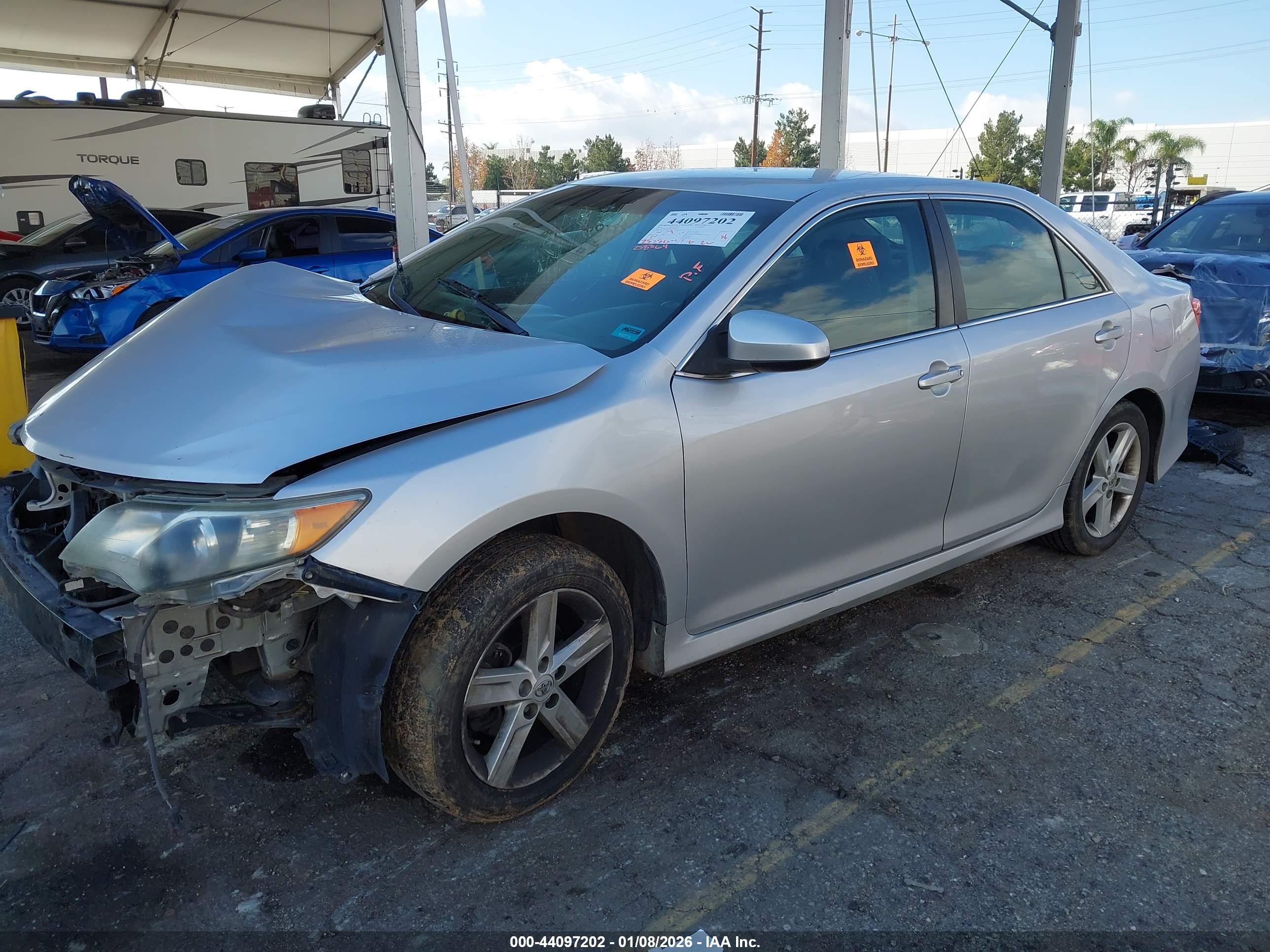 TOYOTA CAMRY image 2
