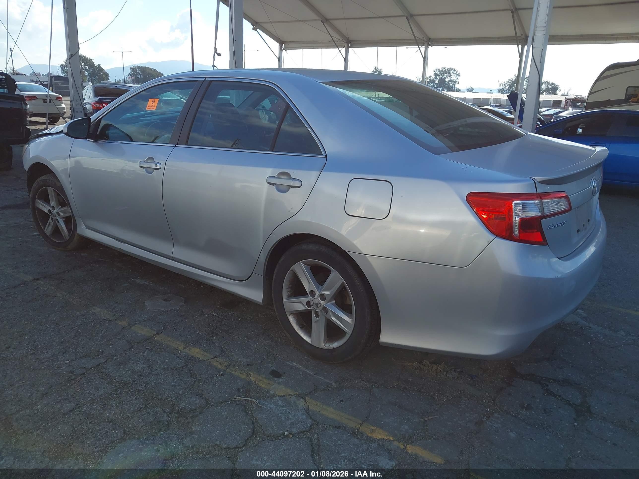 TOYOTA CAMRY image 3