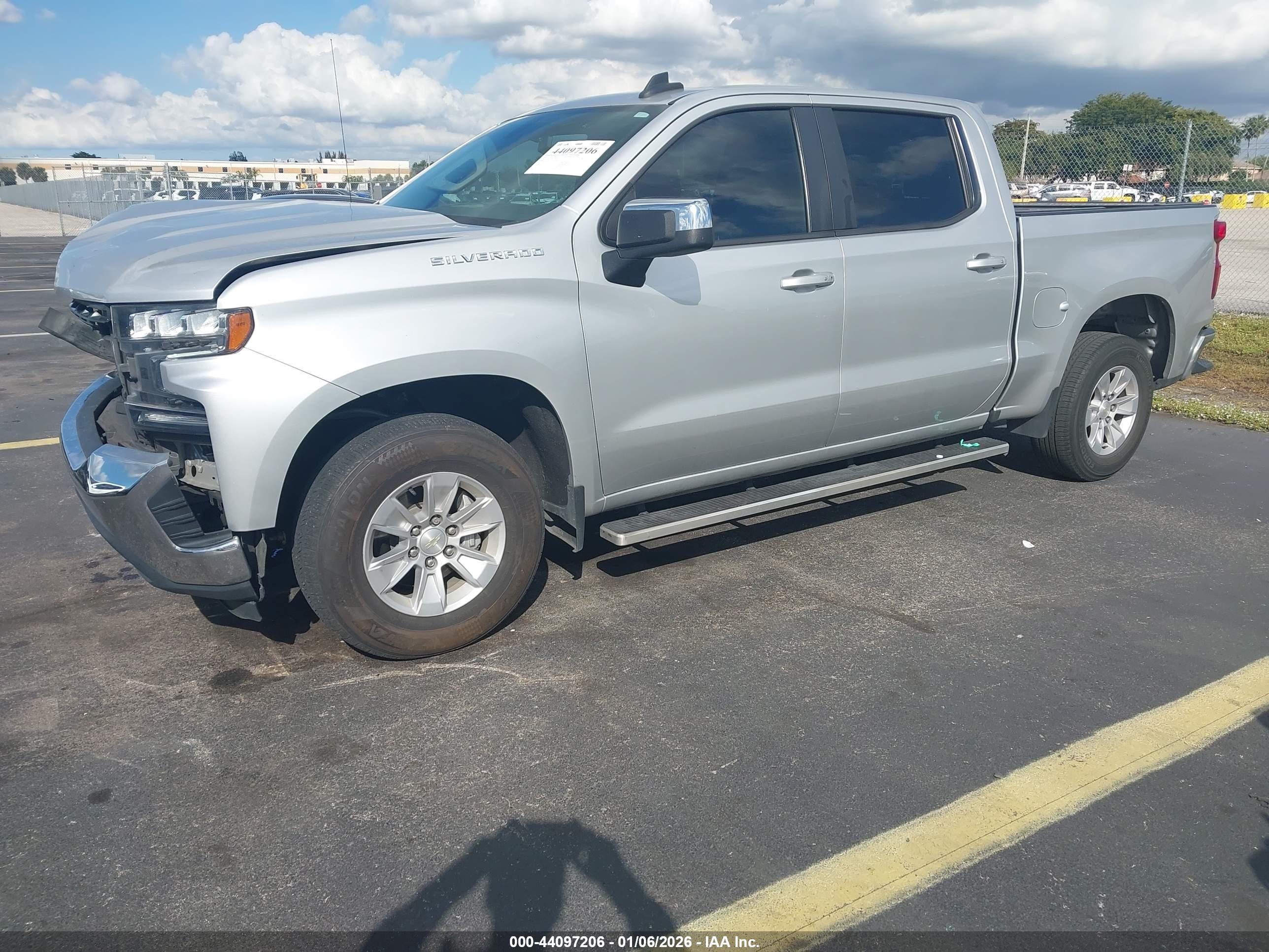 CHEVROLET SILVERADO image 2