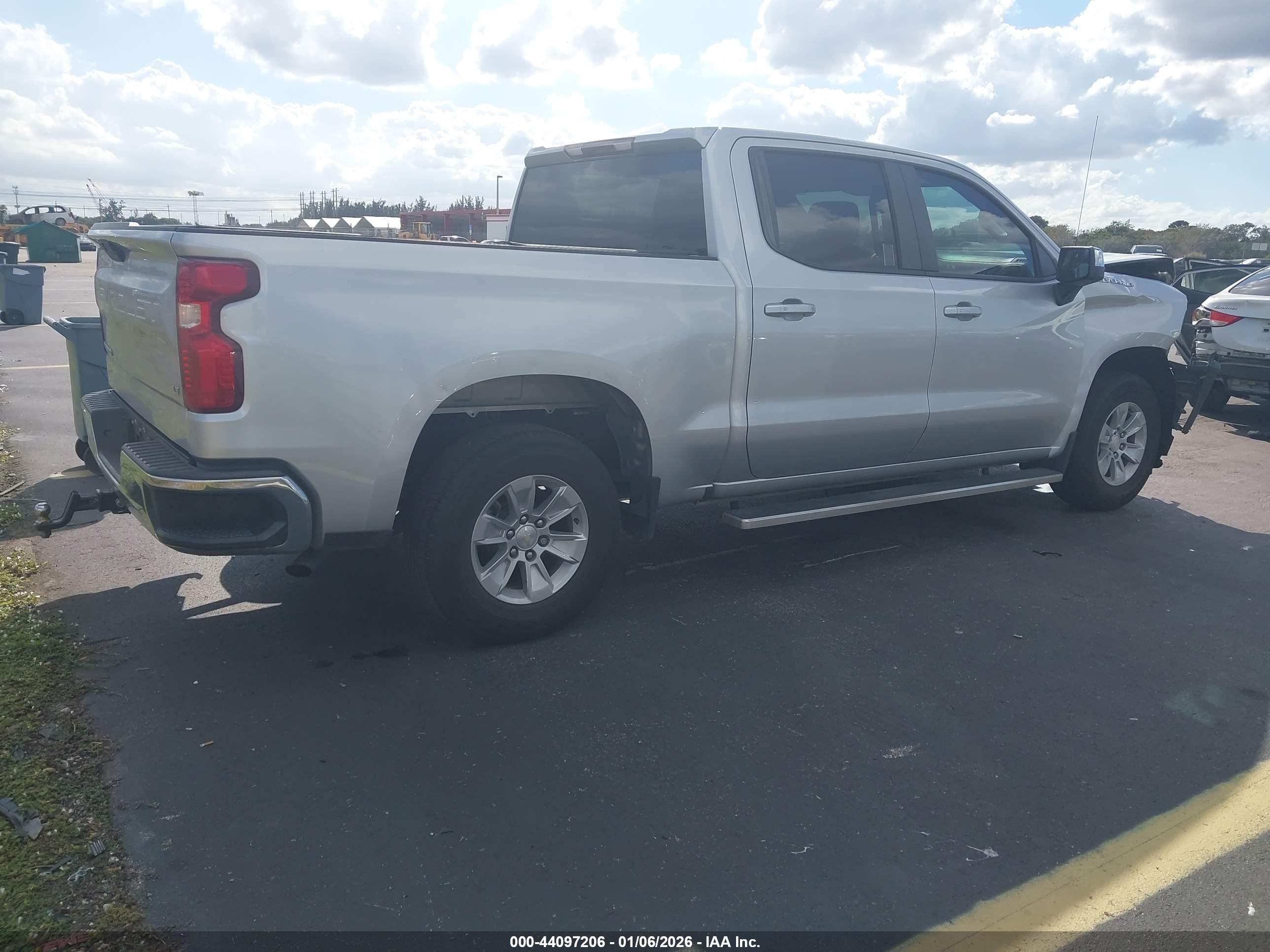 CHEVROLET SILVERADO image 4