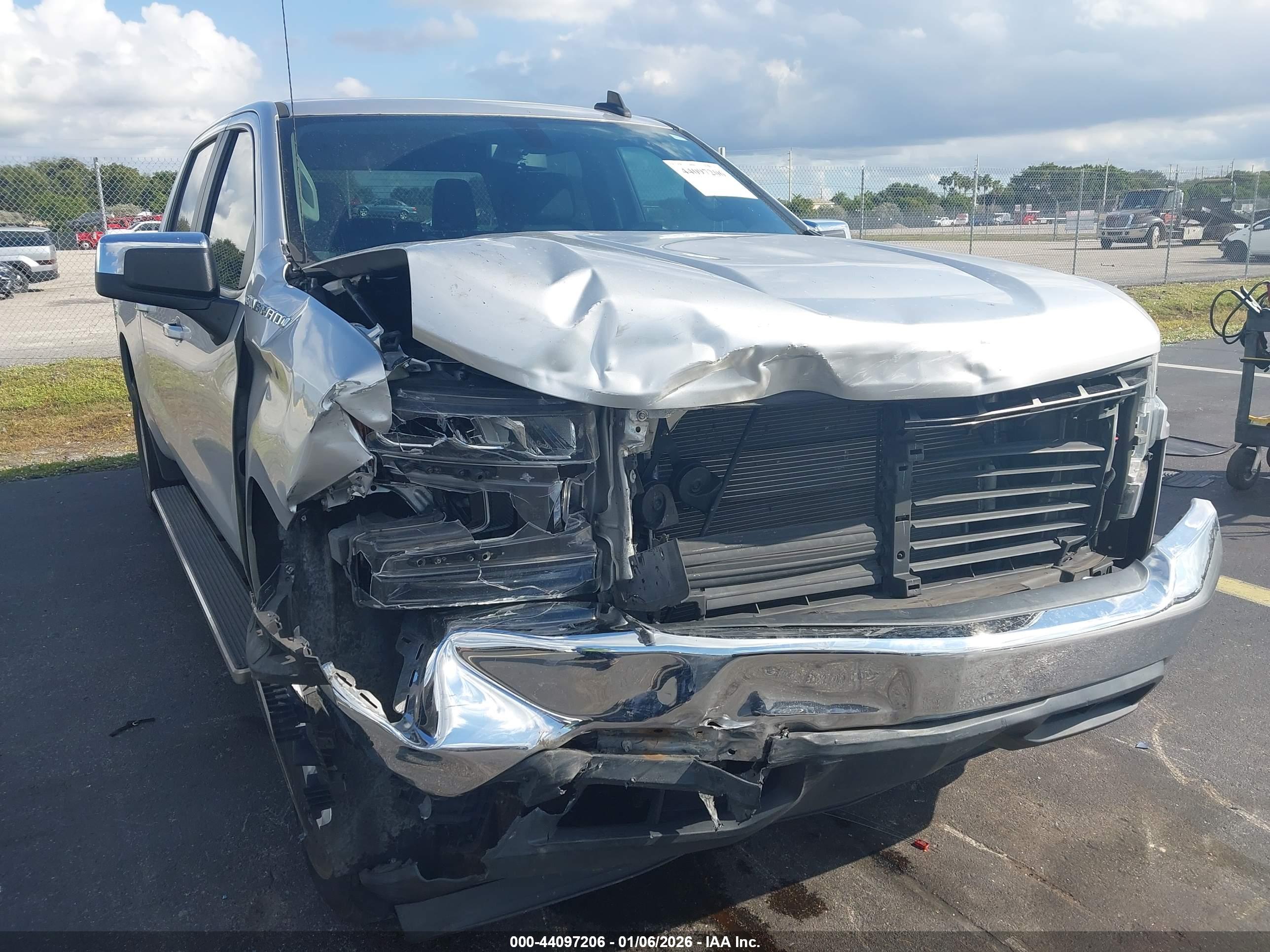 CHEVROLET SILVERADO image 6