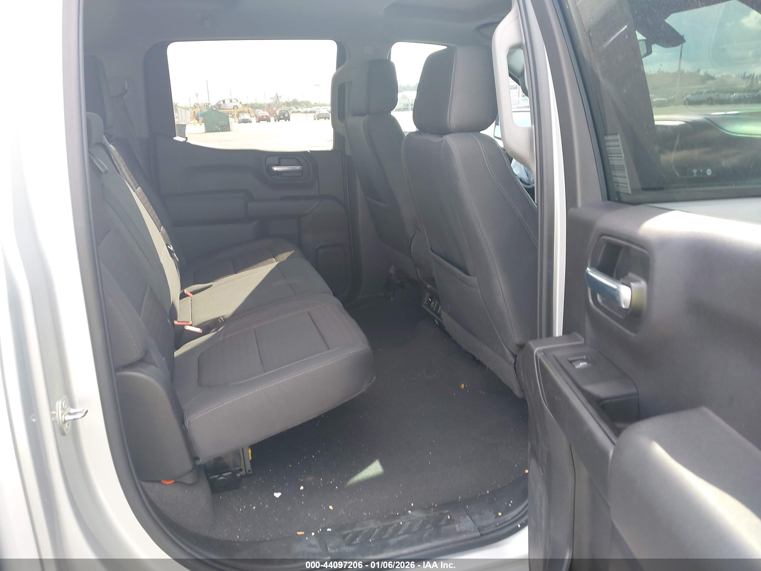 CHEVROLET SILVERADO image 8