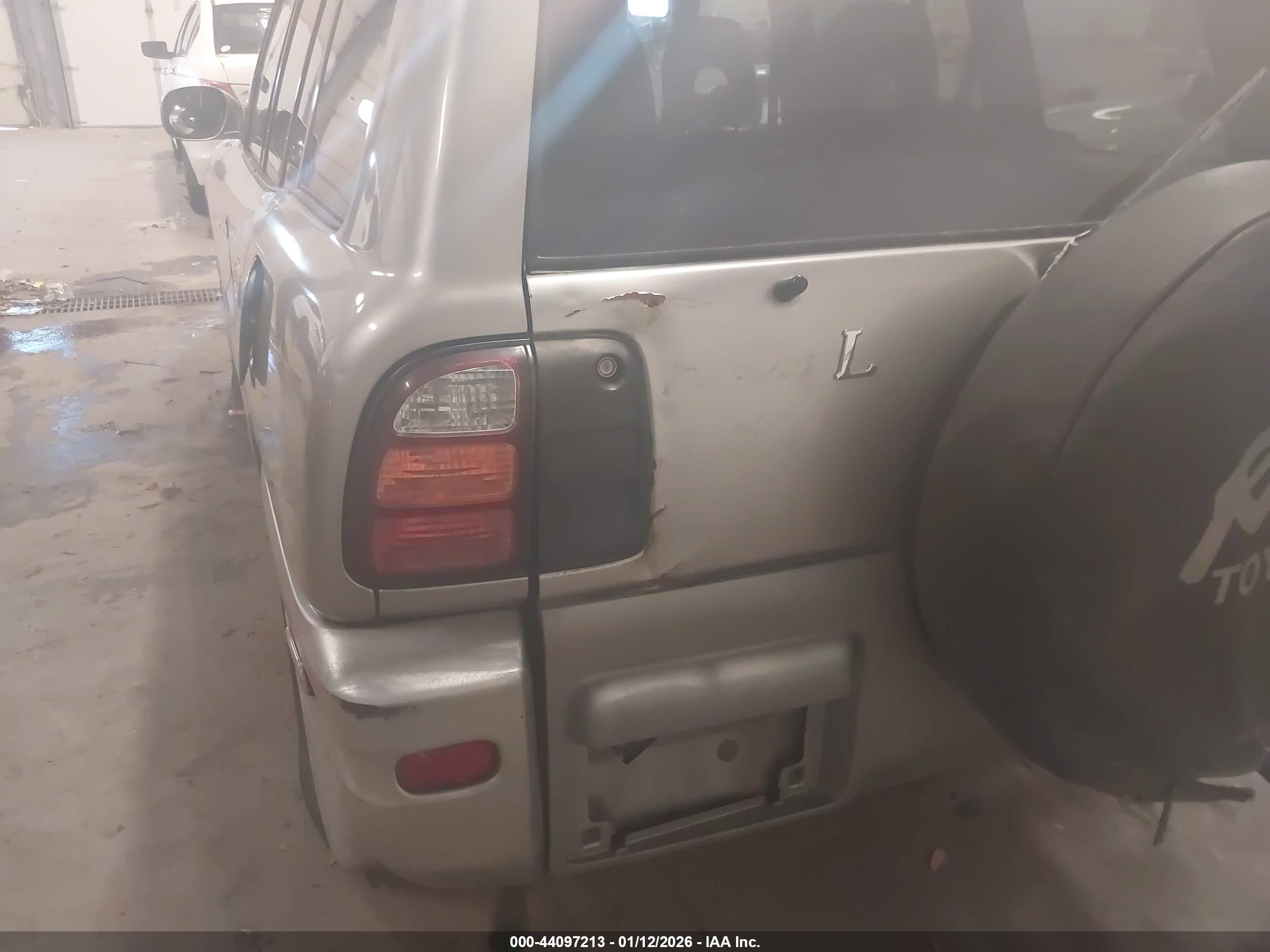 TOYOTA RAV4 image 6