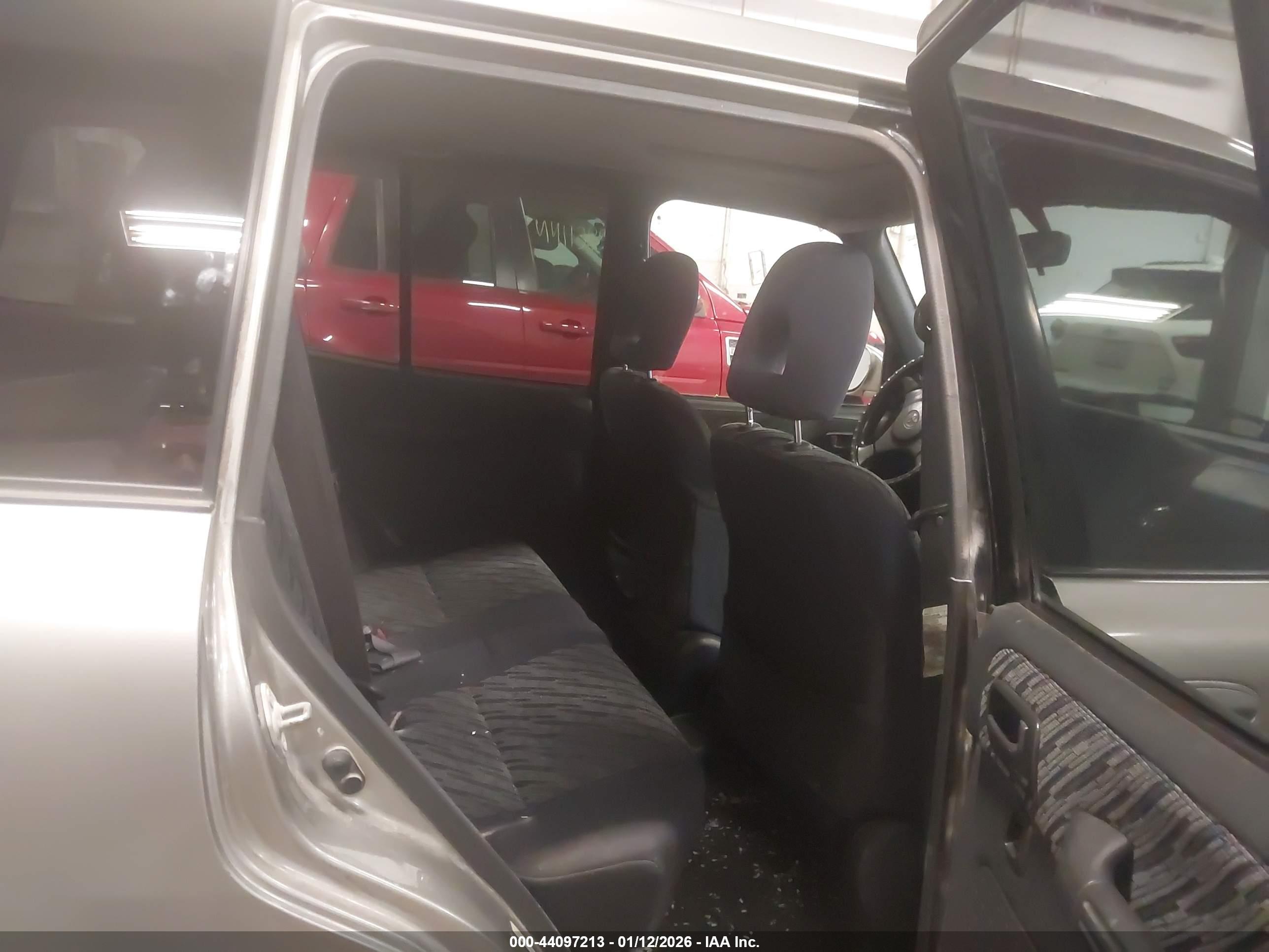TOYOTA RAV4 image 8