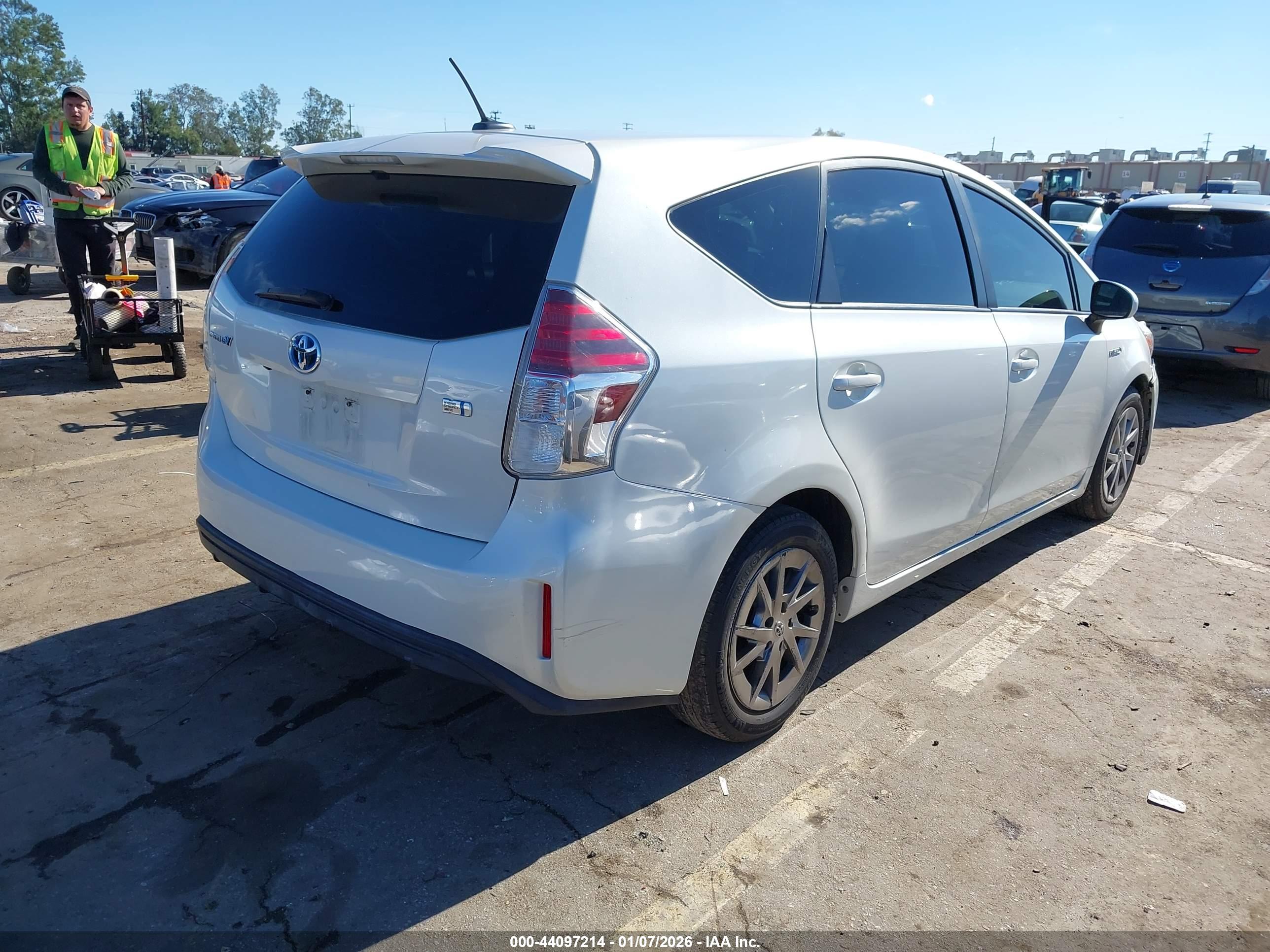 TOYOTA PRIUS image 4