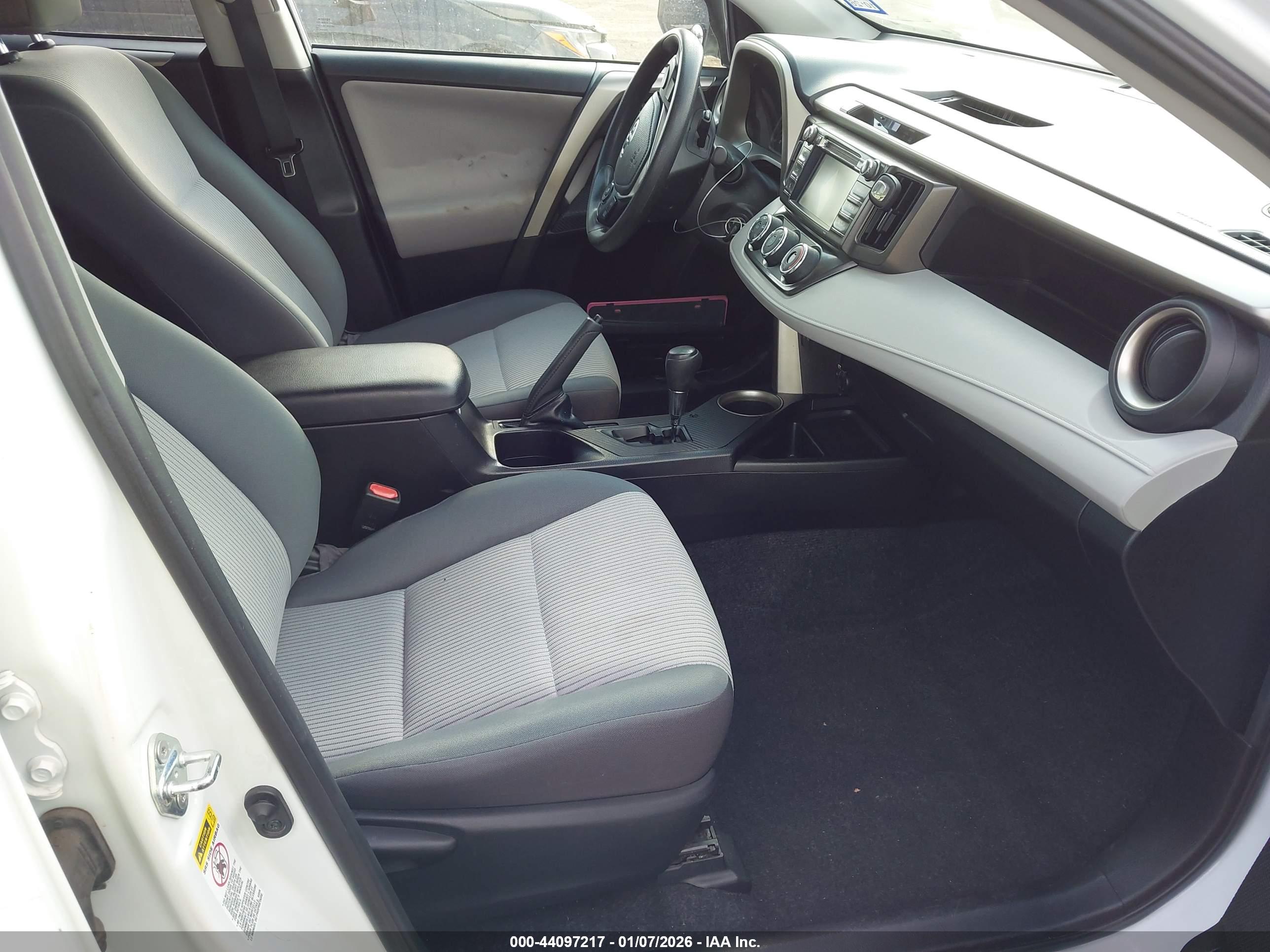 TOYOTA RAV4 image 5