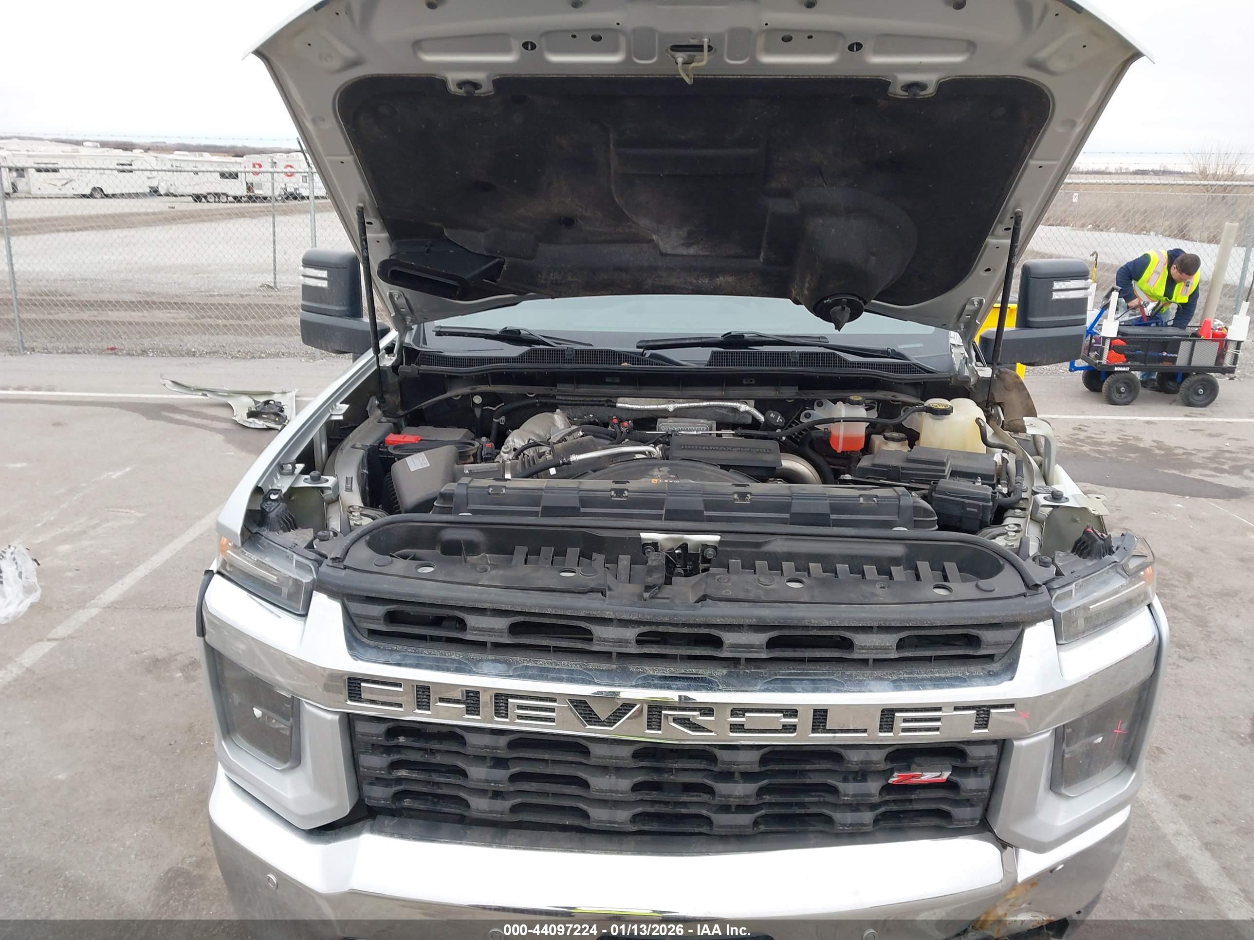 CHEVROLET SILVERADO image 10
