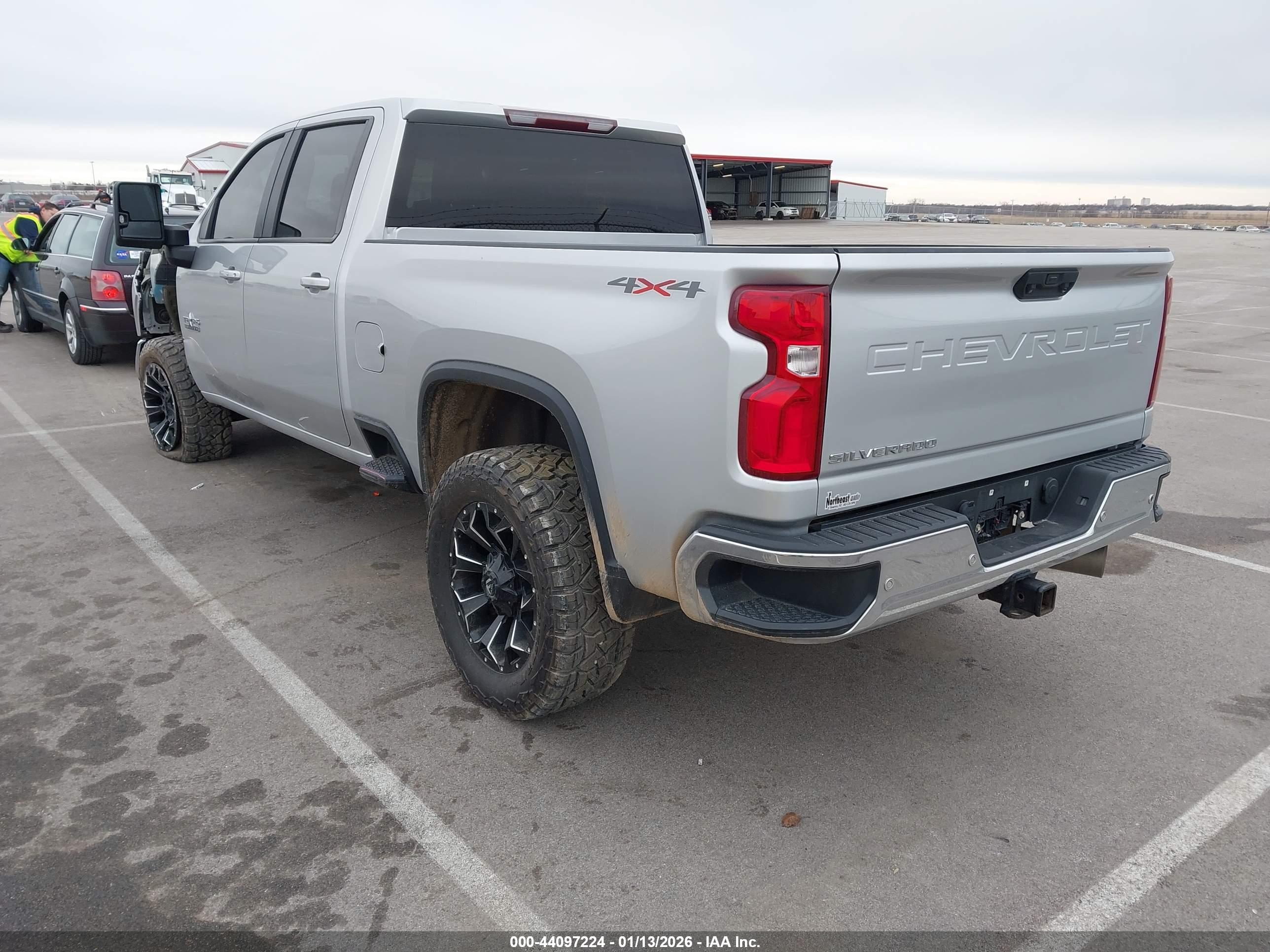 CHEVROLET SILVERADO image 3