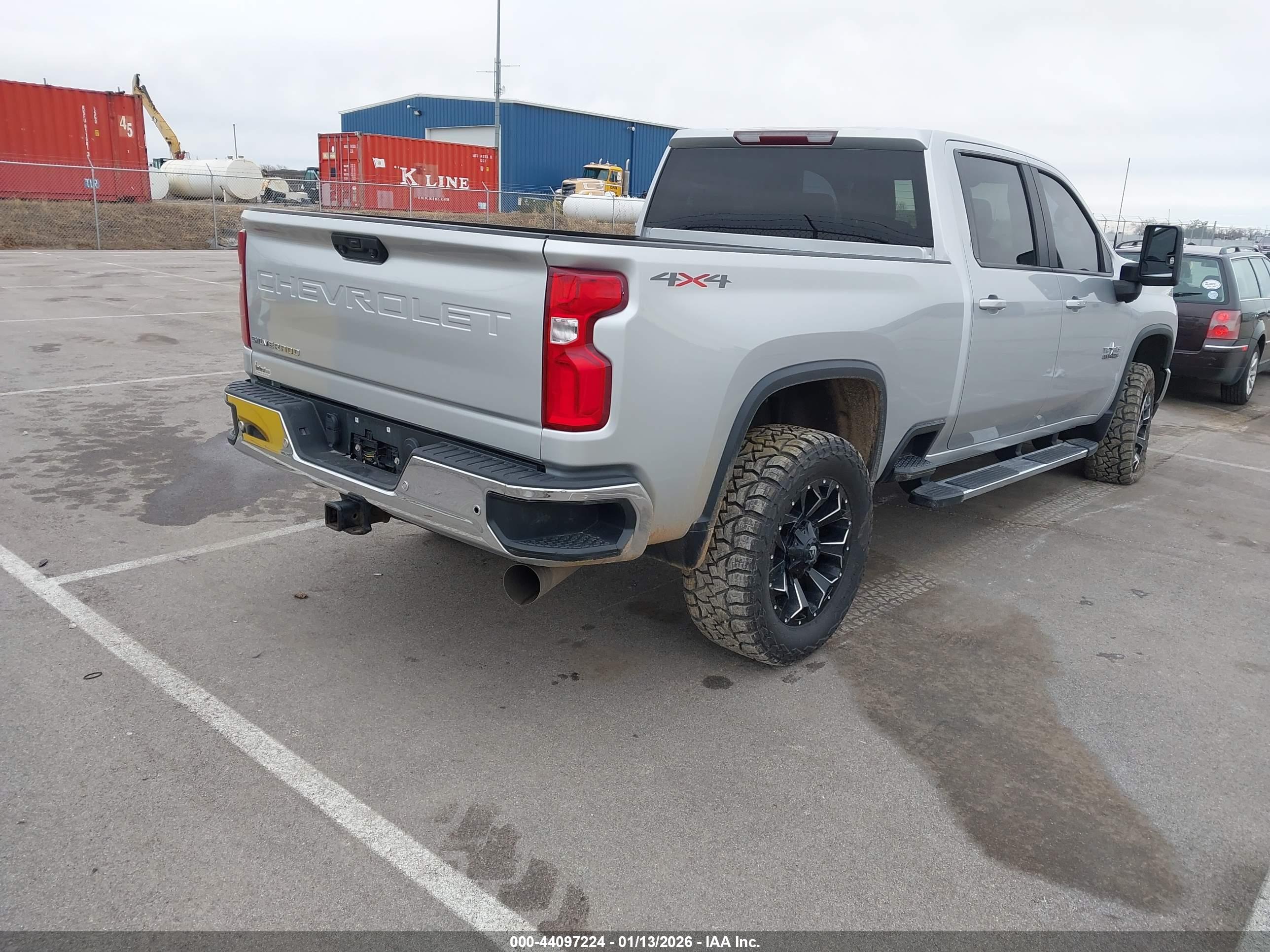 CHEVROLET SILVERADO image 4