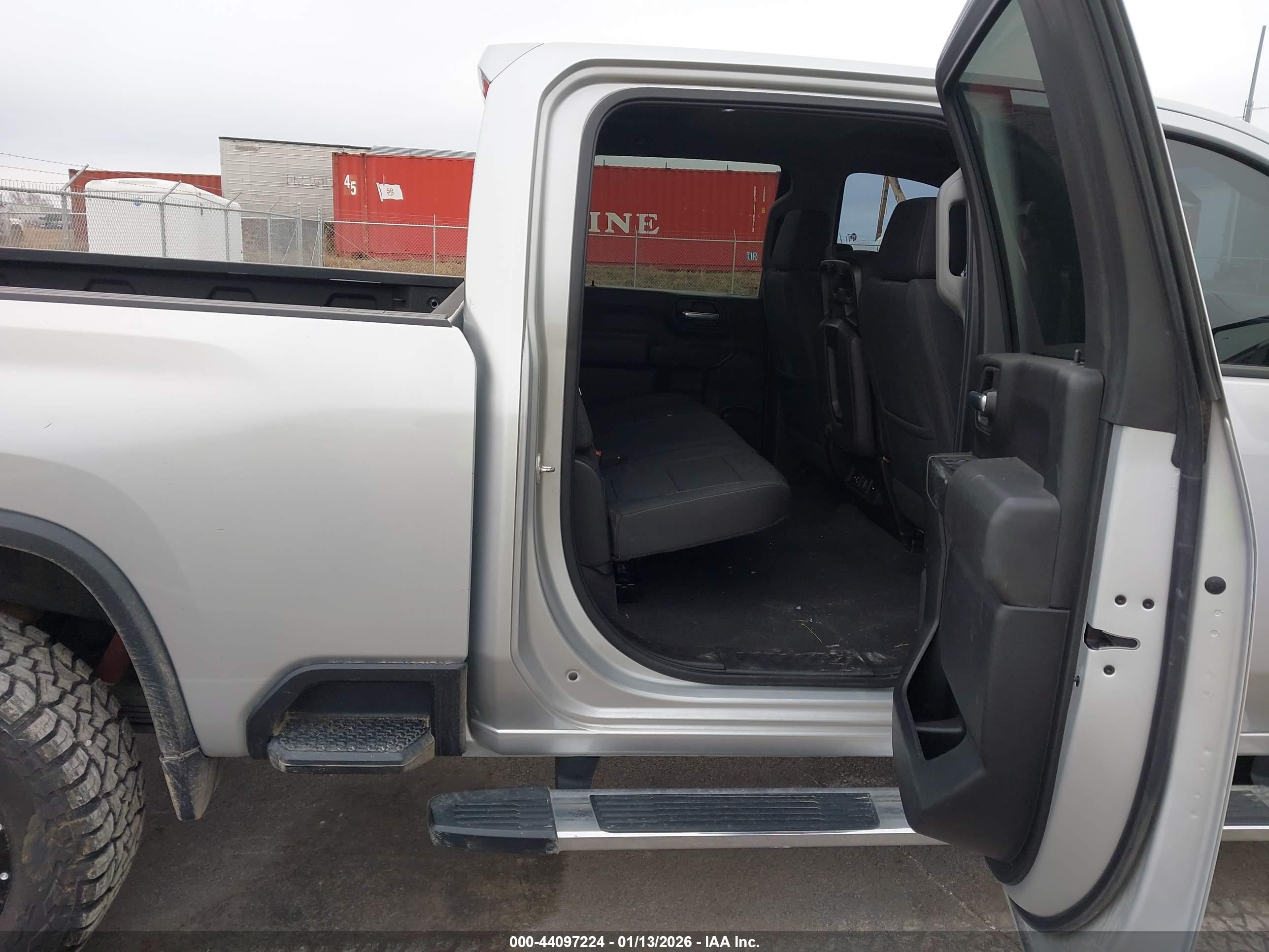 CHEVROLET SILVERADO image 8