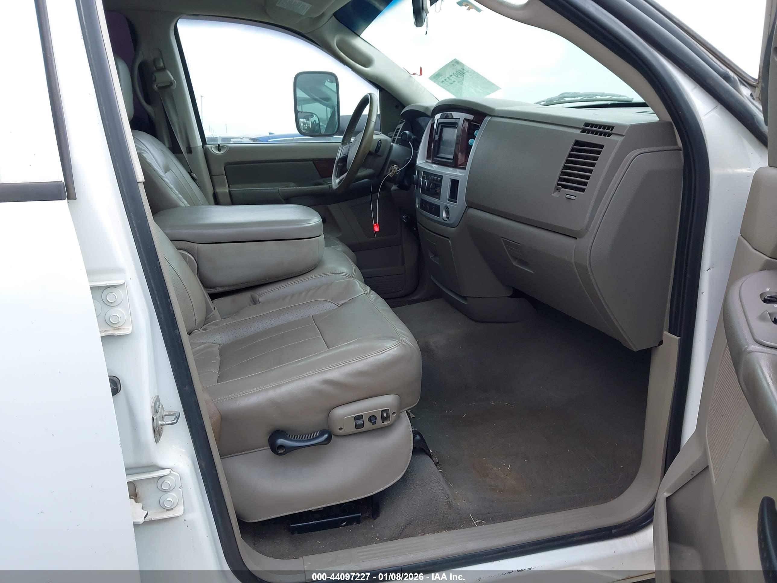 DODGE RAM image 8