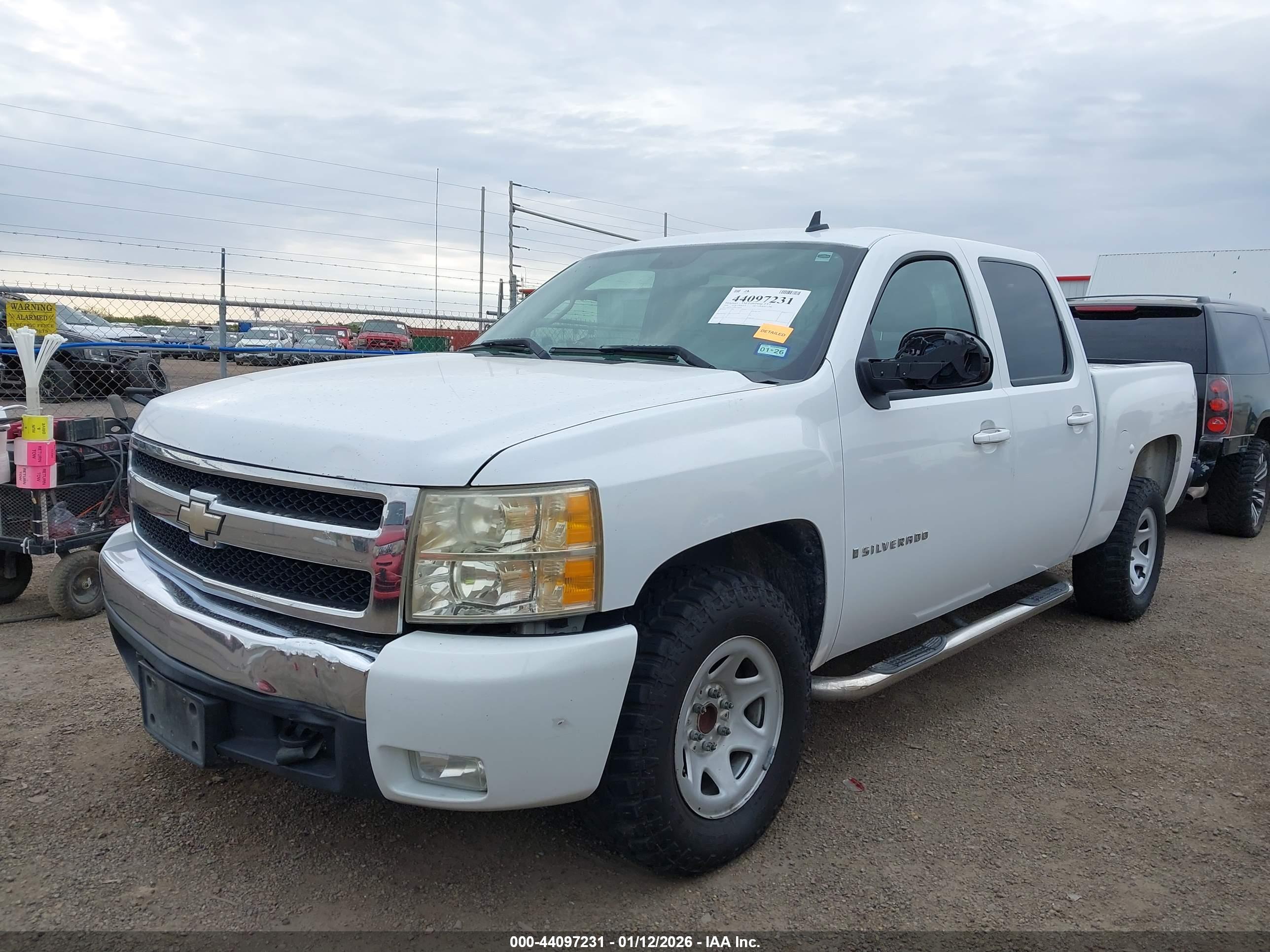 CHEVROLET SILVERADO image 2