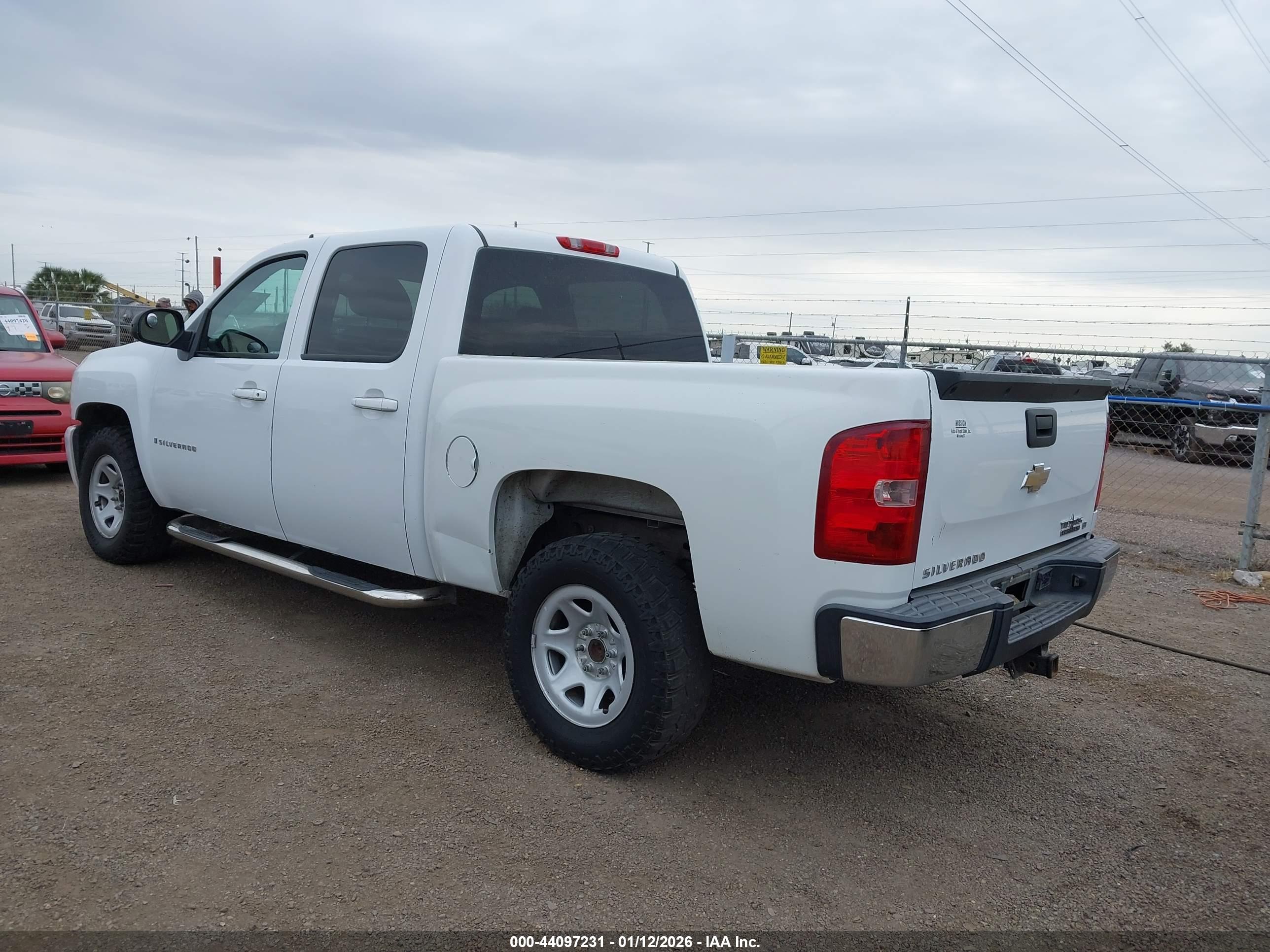 CHEVROLET SILVERADO image 3