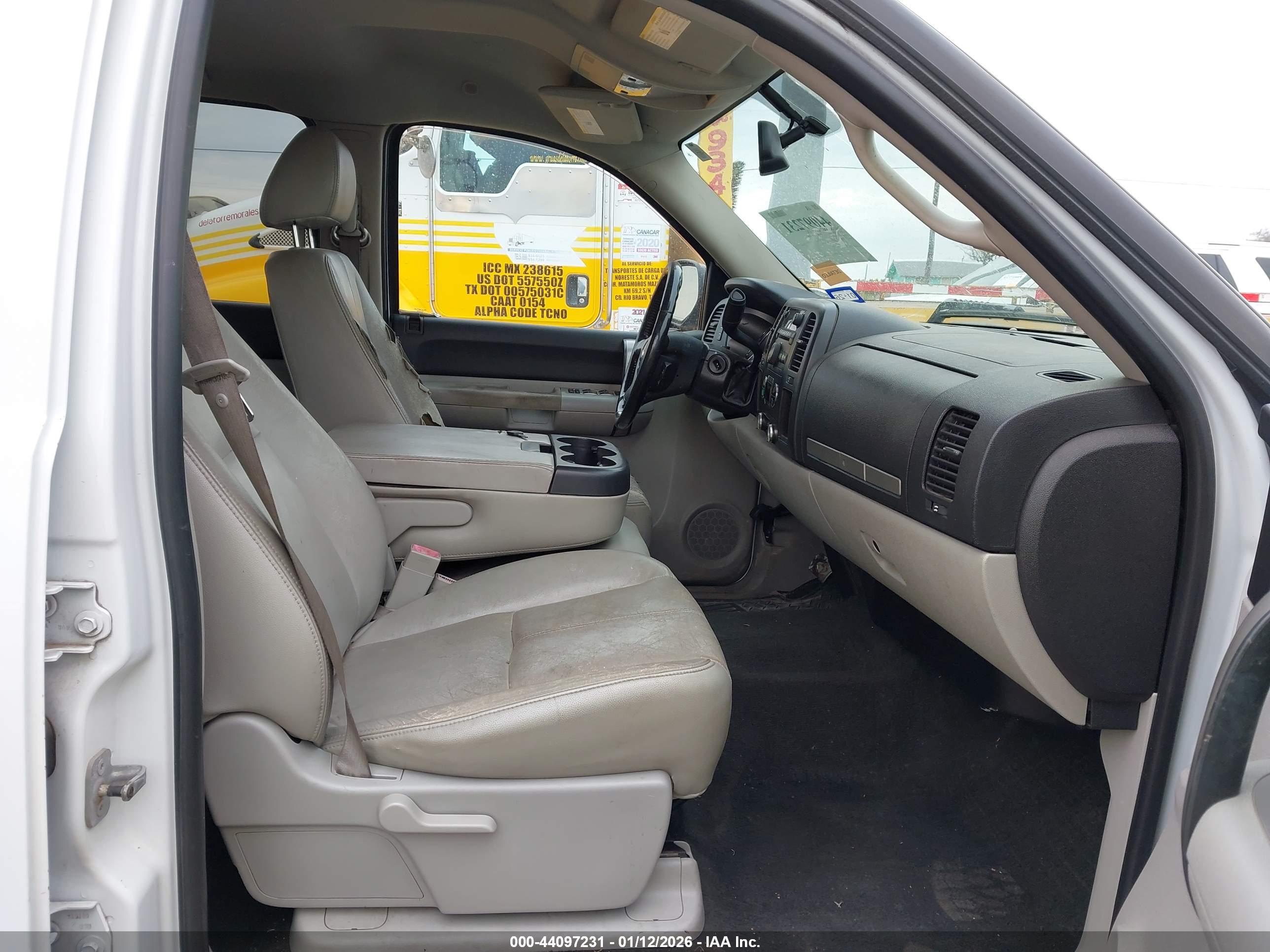 CHEVROLET SILVERADO image 5