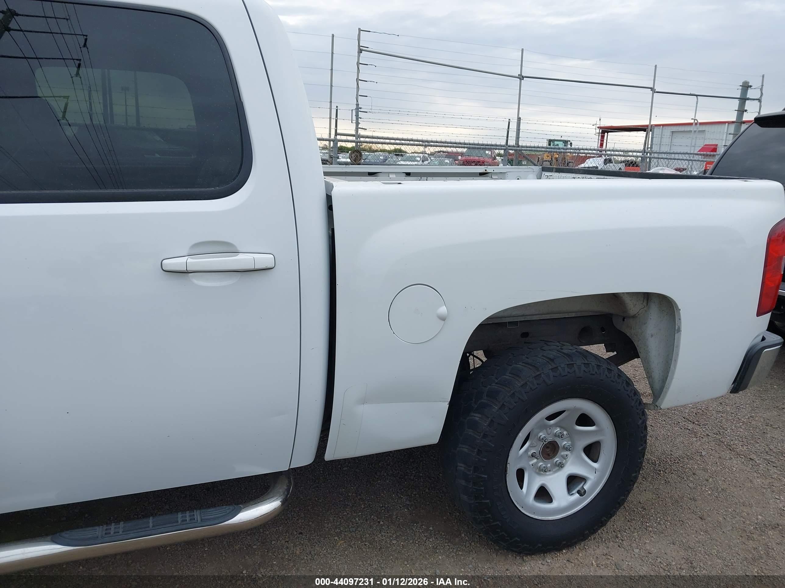 CHEVROLET SILVERADO image 6