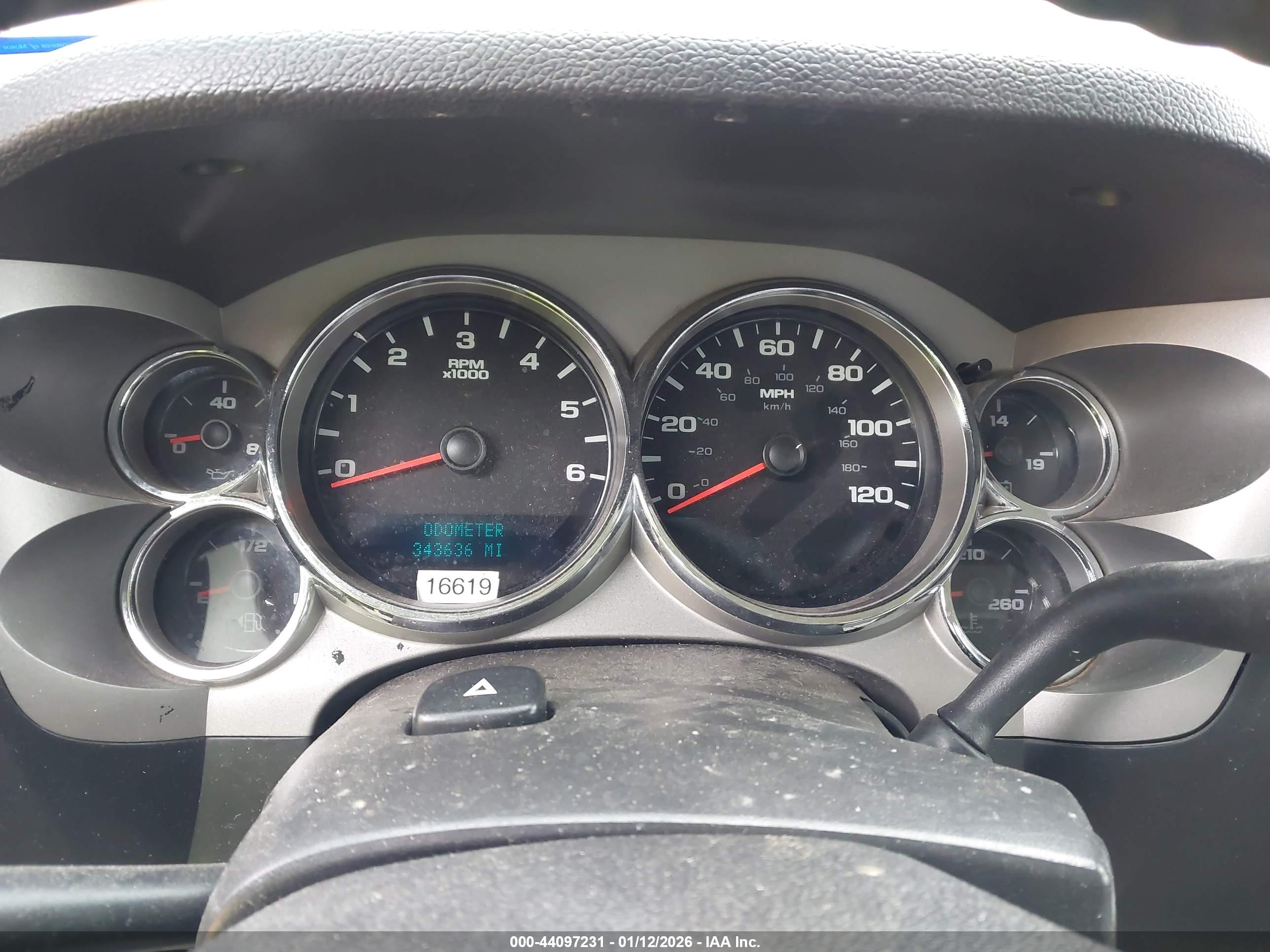 CHEVROLET SILVERADO image 7