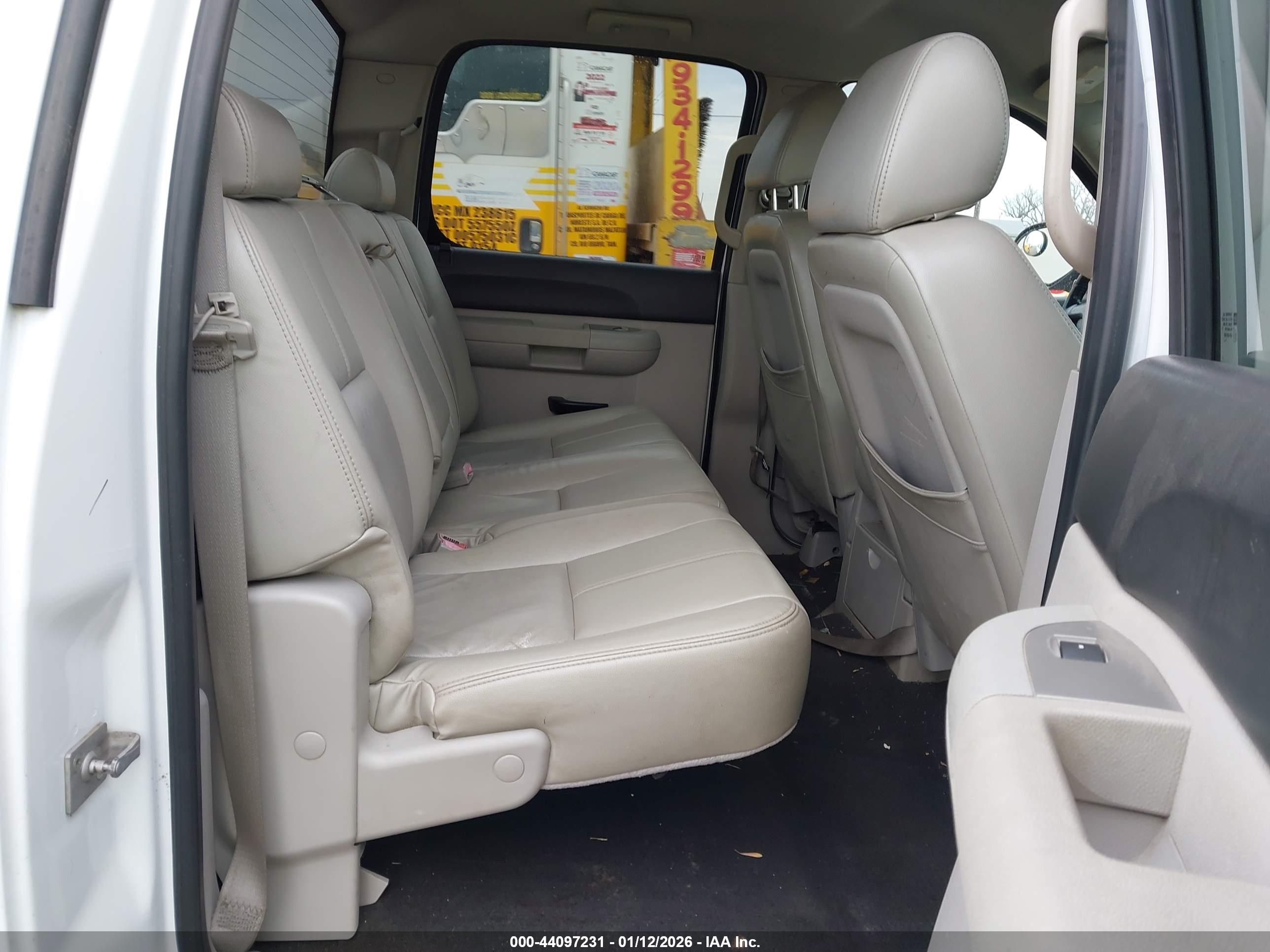 CHEVROLET SILVERADO image 8