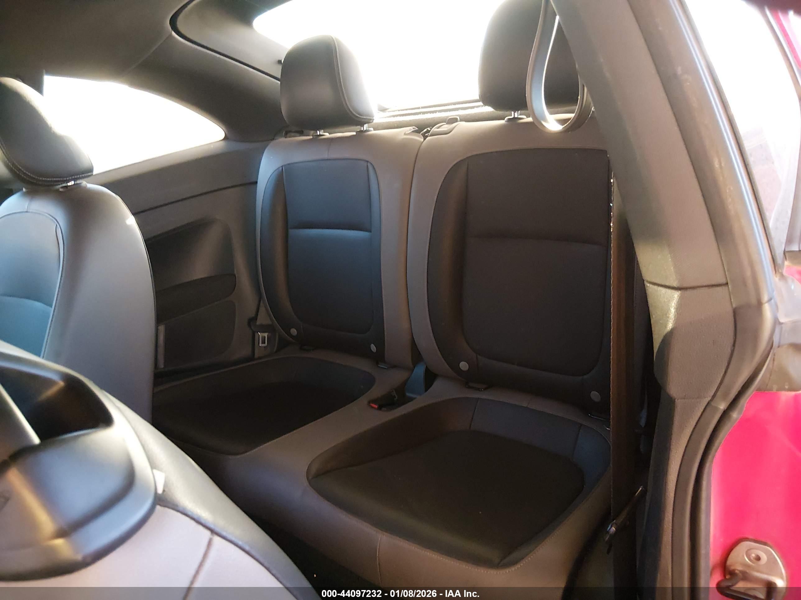 VOLKSWAGEN BEETLE image 8