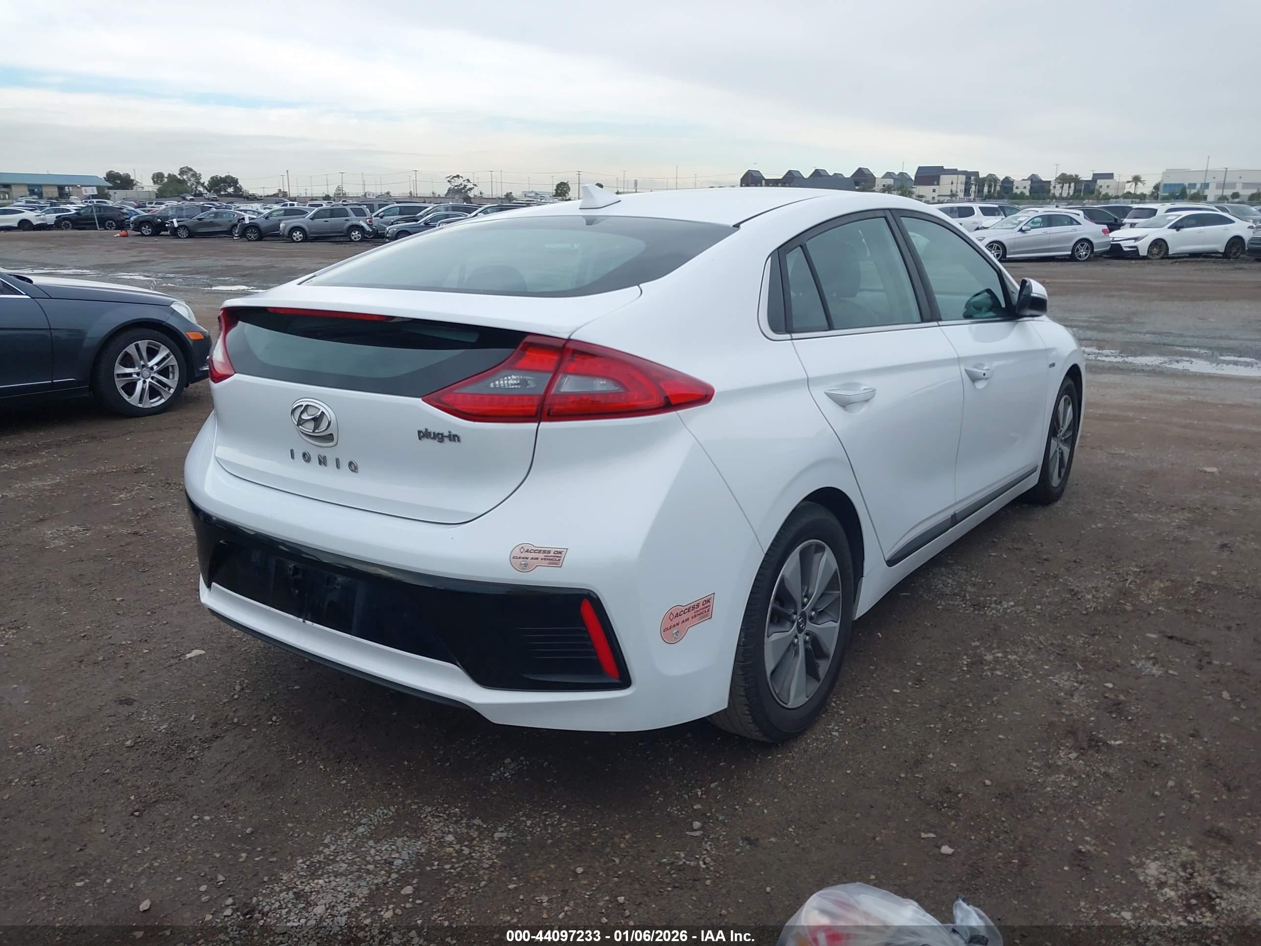 HYUNDAI IONIQ image 4
